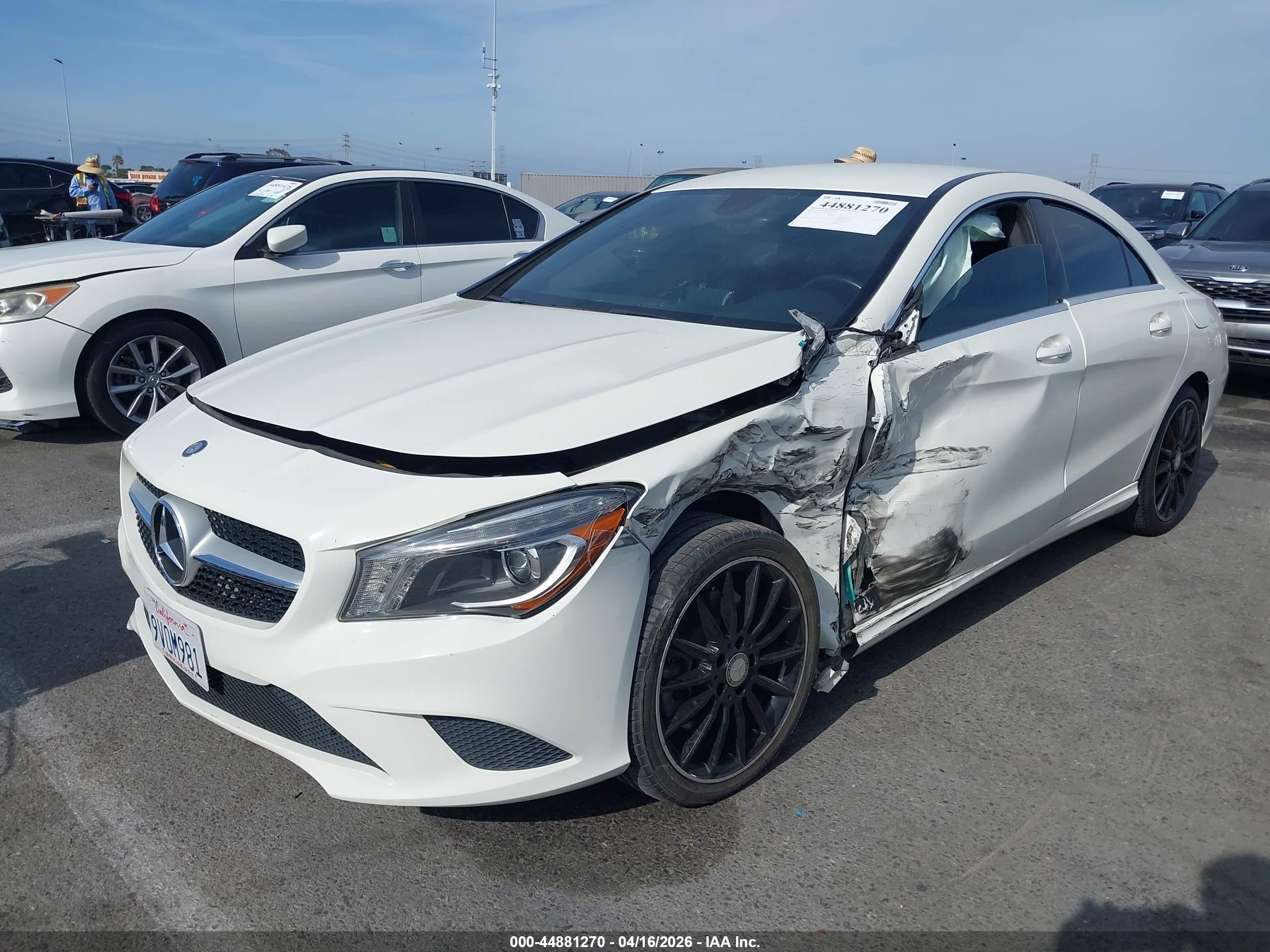 2014 Mercedes-benz Cla 250   White vin: WDDSJ4EBXEN138779