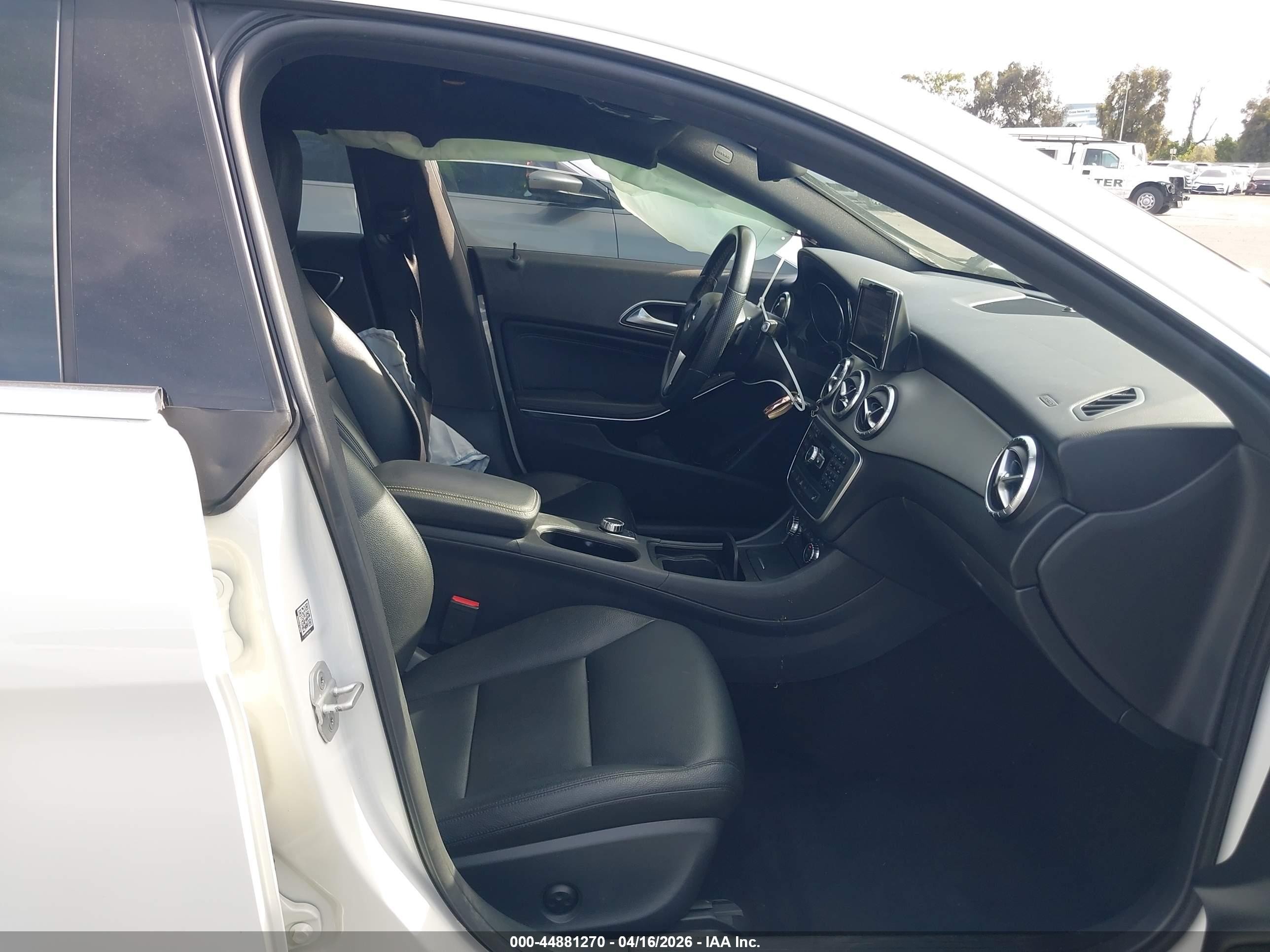 2014 Mercedes-benz Cla 250   White vin: WDDSJ4EBXEN138779