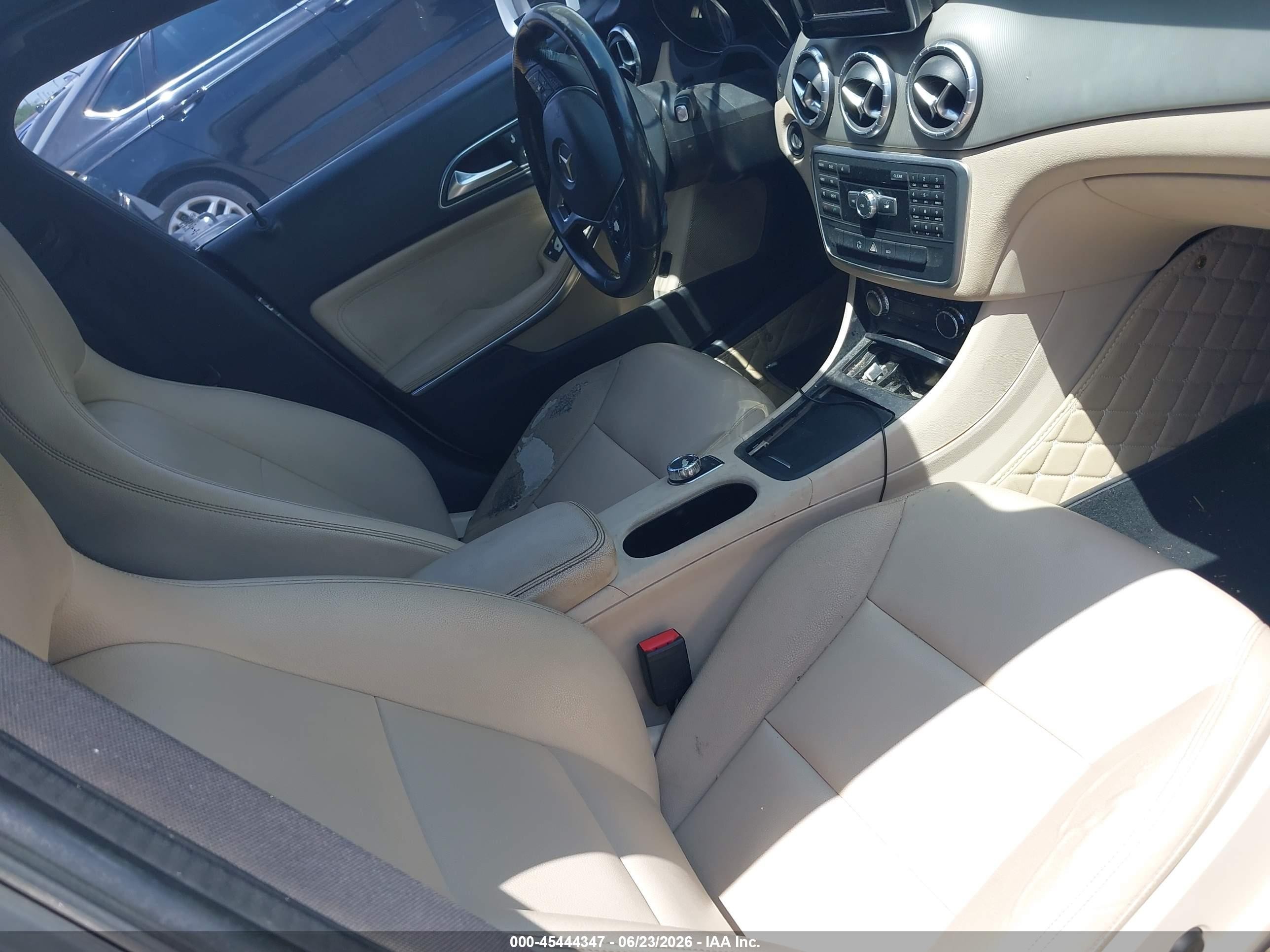 2014 Mercedes-benz Cla 250   White vin: WDDSJ4EBXEN152567