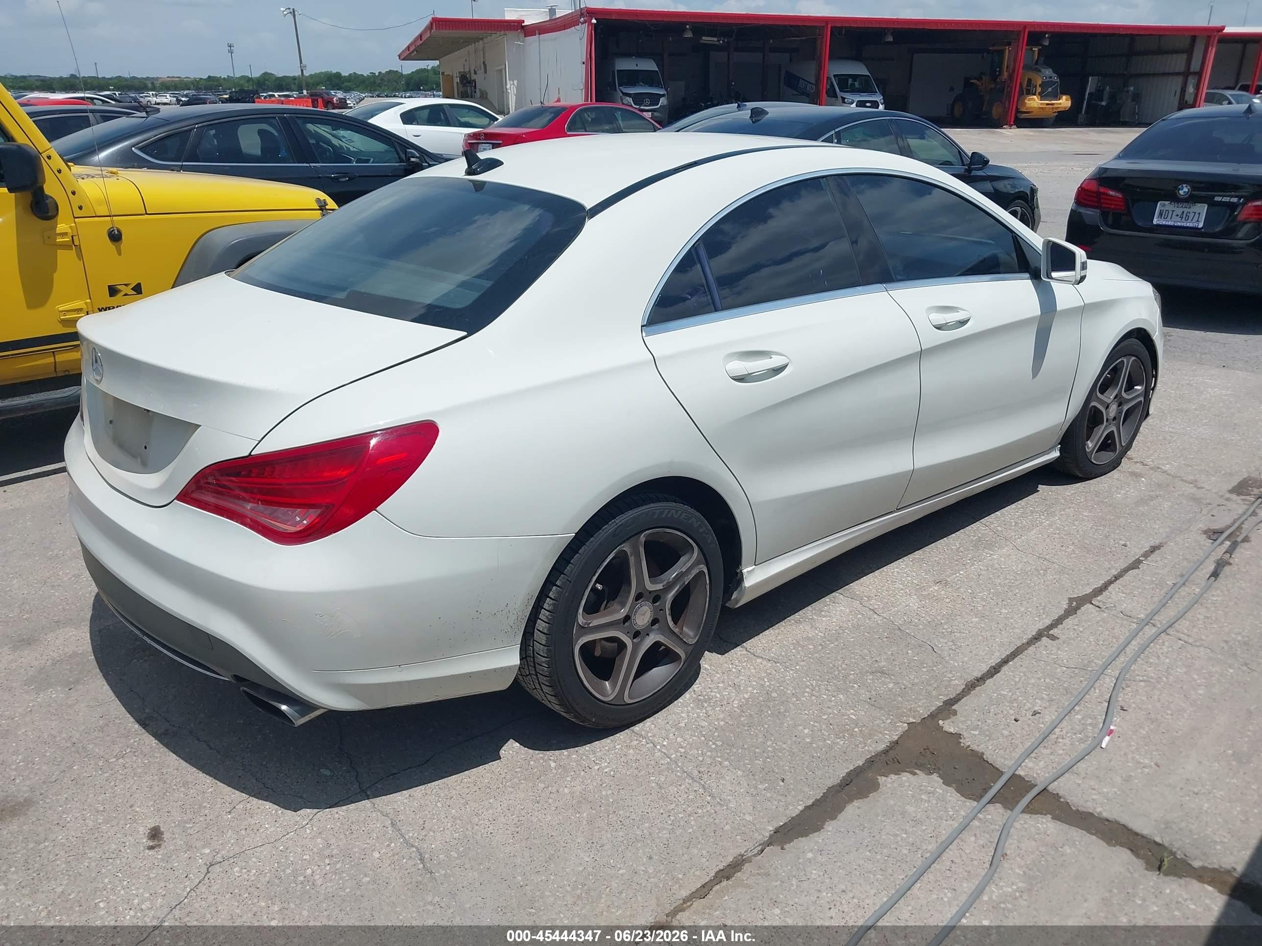 2014 Mercedes-benz Cla 250   White vin: WDDSJ4EBXEN152567