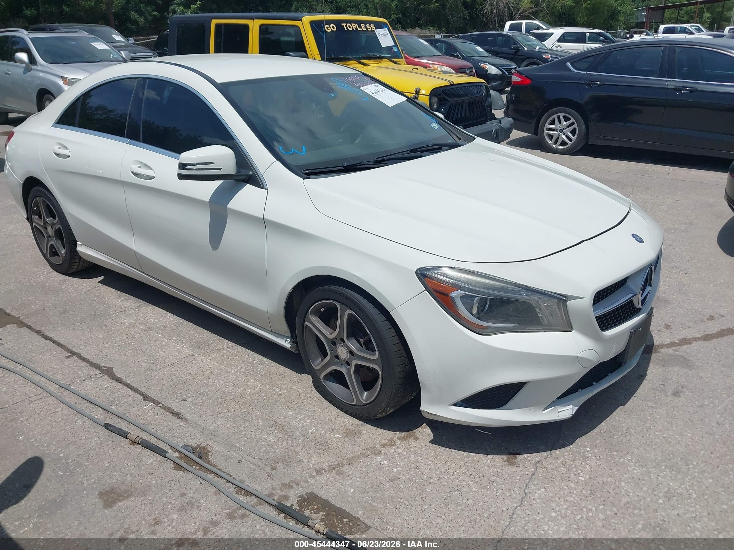 2014 Mercedes-benz Cla 250   White vin: WDDSJ4EBXEN152567
