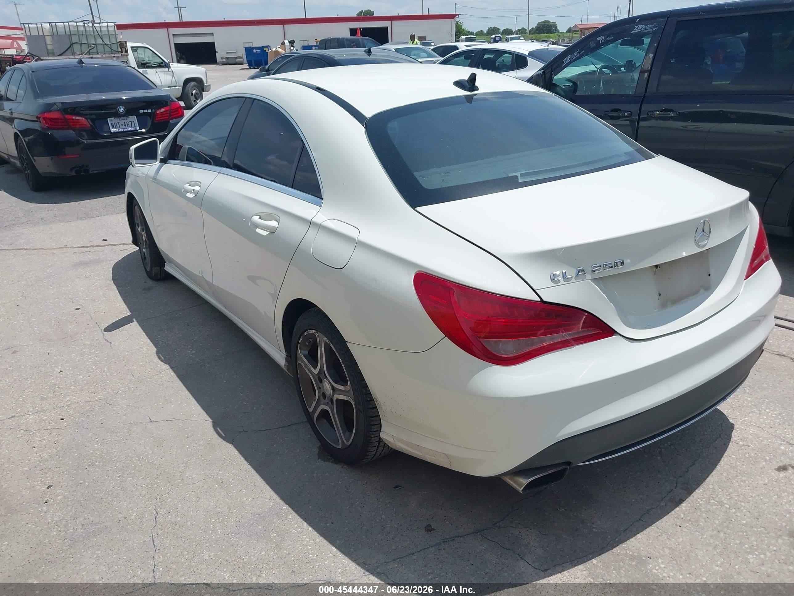 2014 Mercedes-benz Cla 250   White vin: WDDSJ4EBXEN152567