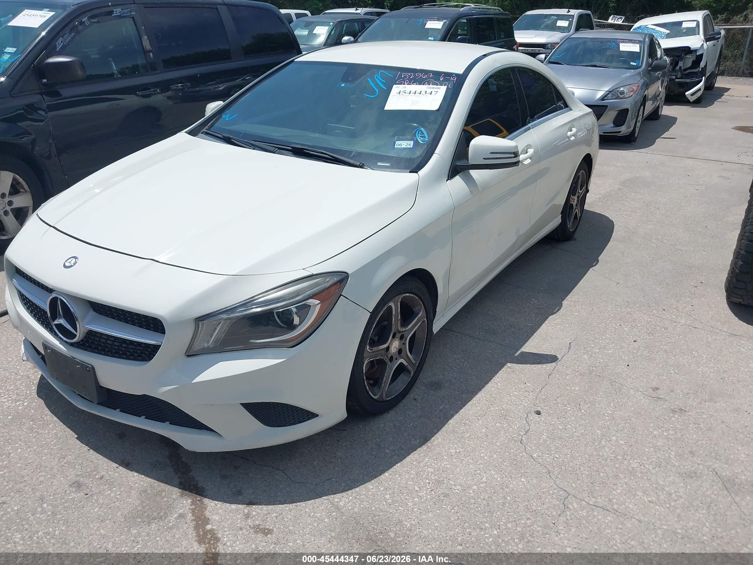 2014 Mercedes-benz Cla 250   White vin: WDDSJ4EBXEN152567