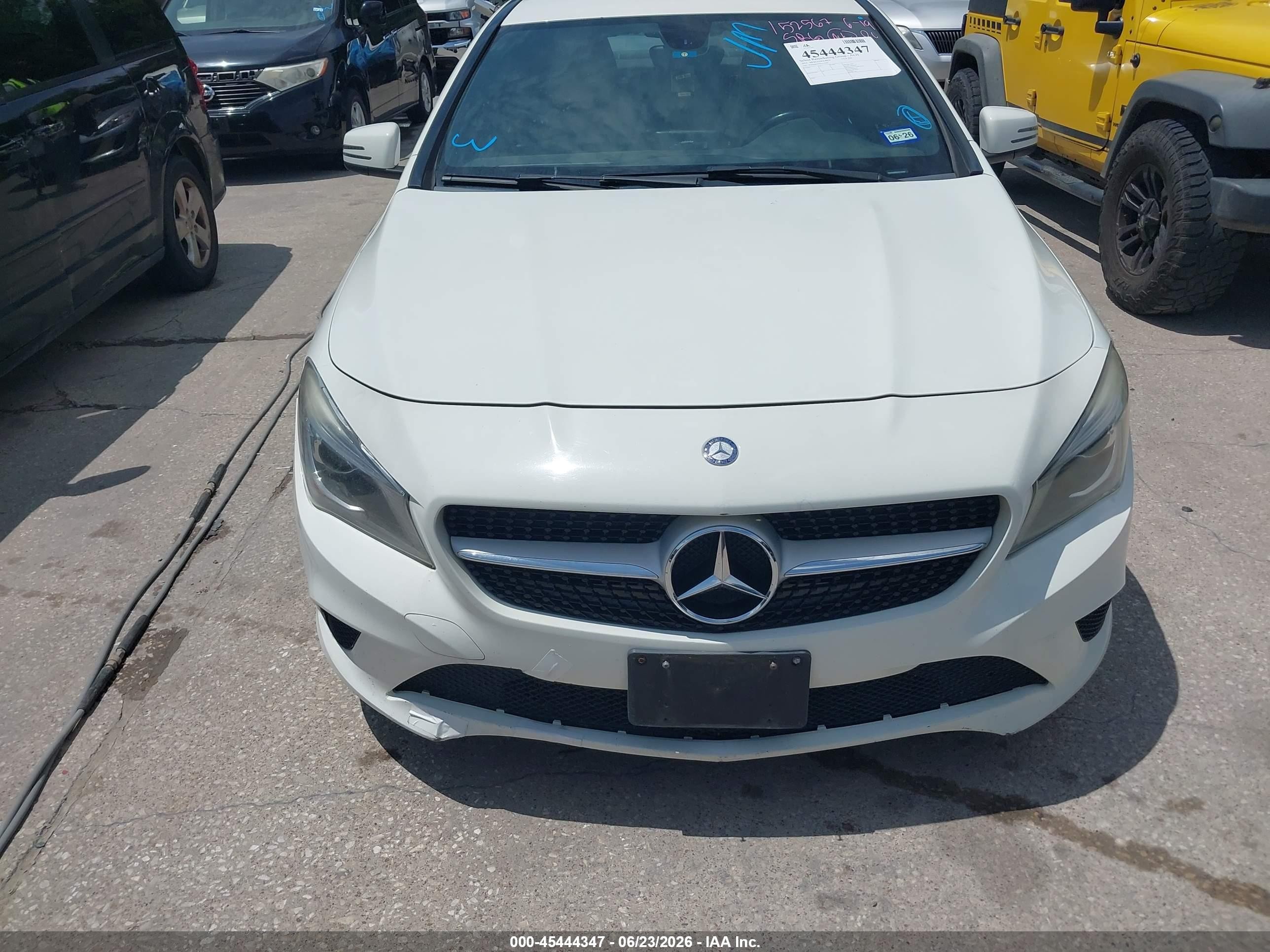 2014 Mercedes-benz Cla 250   White vin: WDDSJ4EBXEN152567