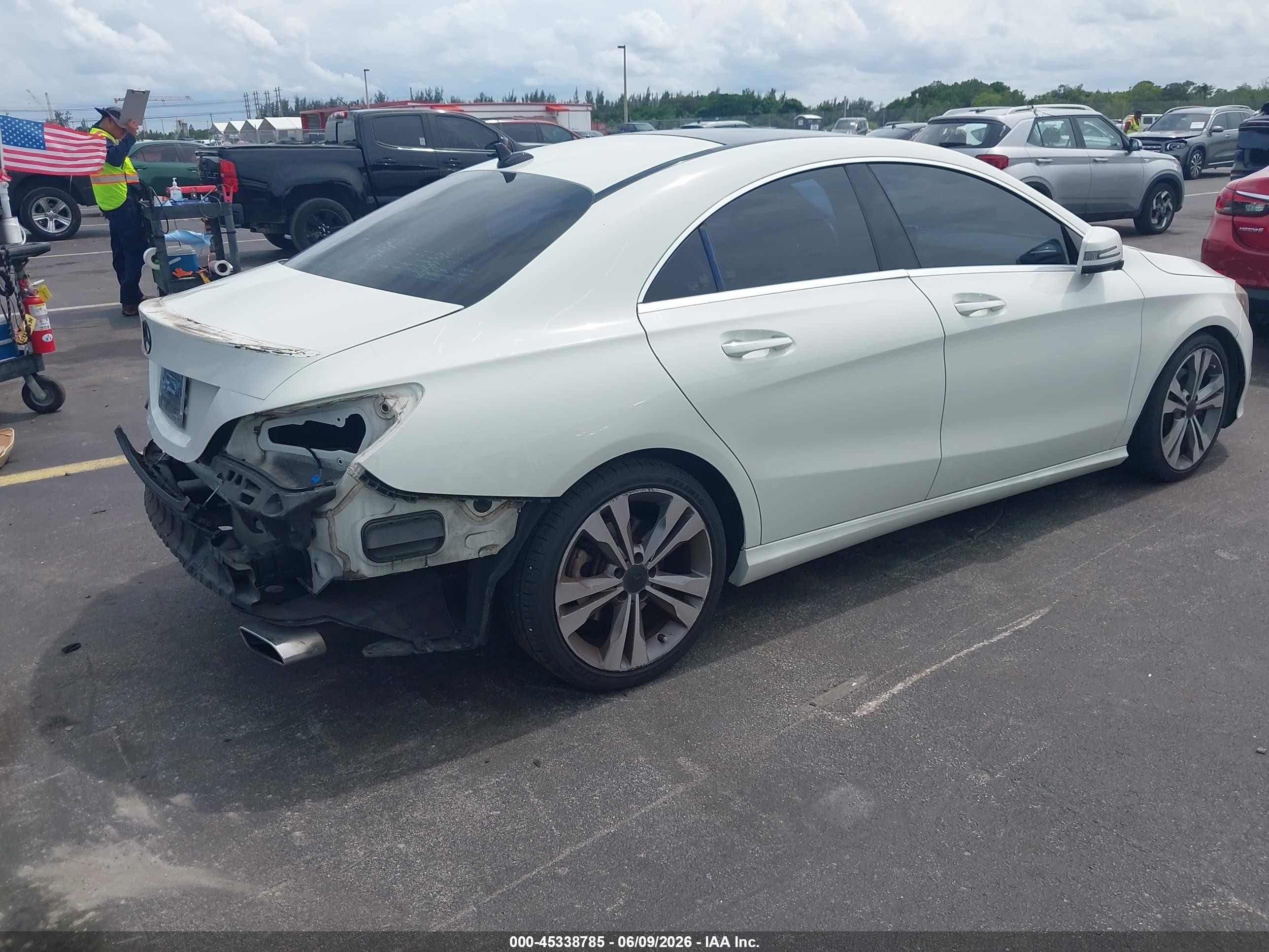 2015 Mercedes-benz Cla 250   White vin: WDDSJ4EBXFN165174
