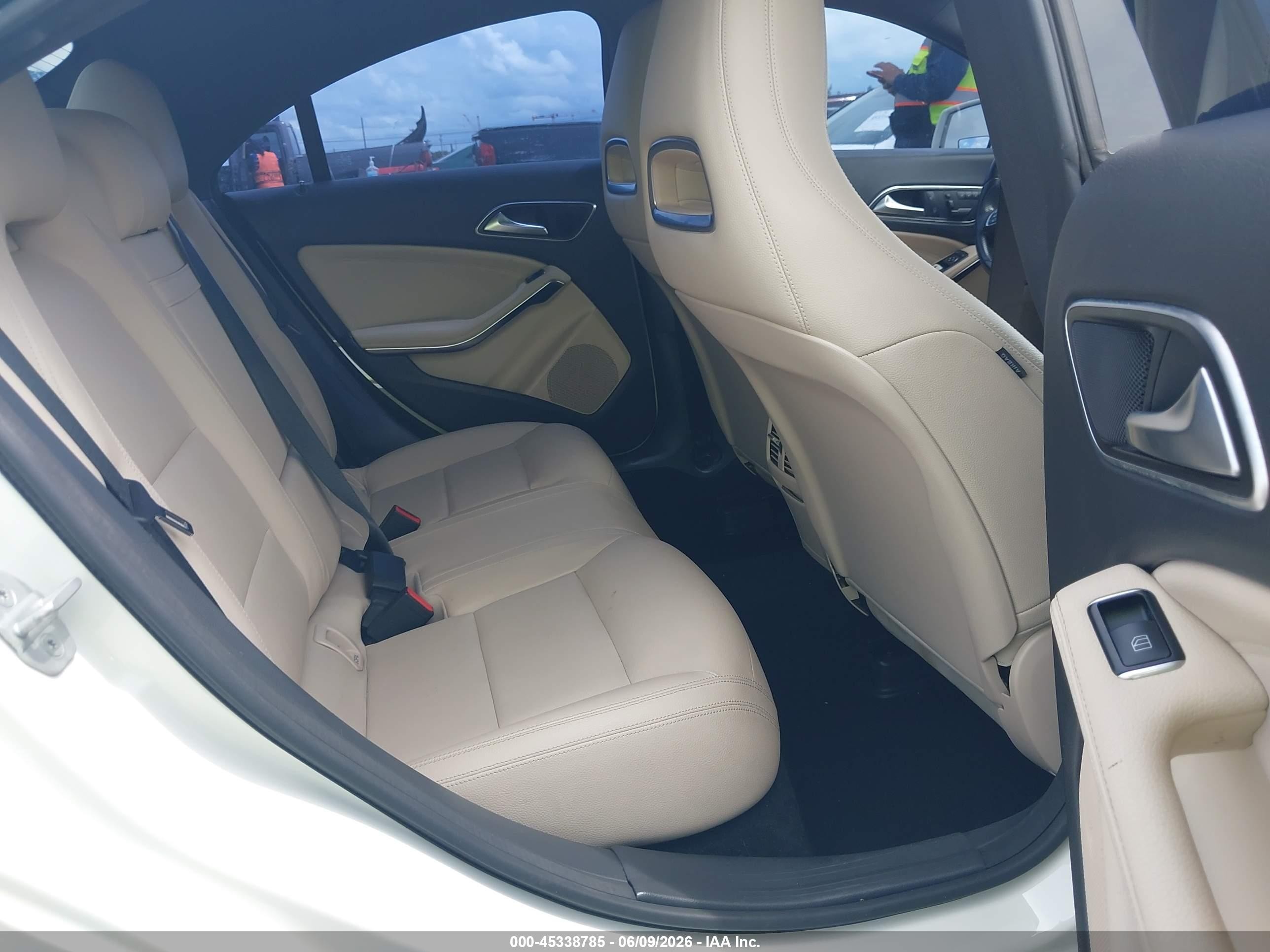 2015 Mercedes-benz Cla 250   White vin: WDDSJ4EBXFN165174
