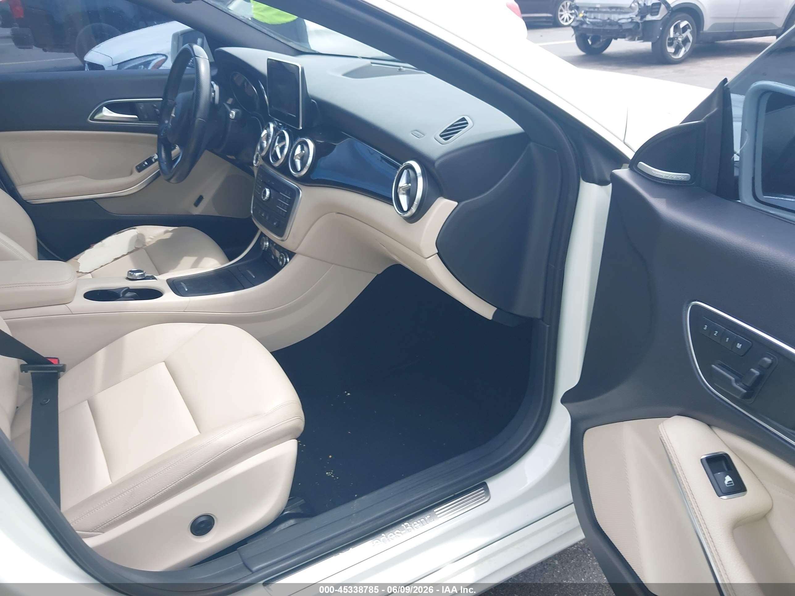 2015 Mercedes-benz Cla 250   White vin: WDDSJ4EBXFN165174