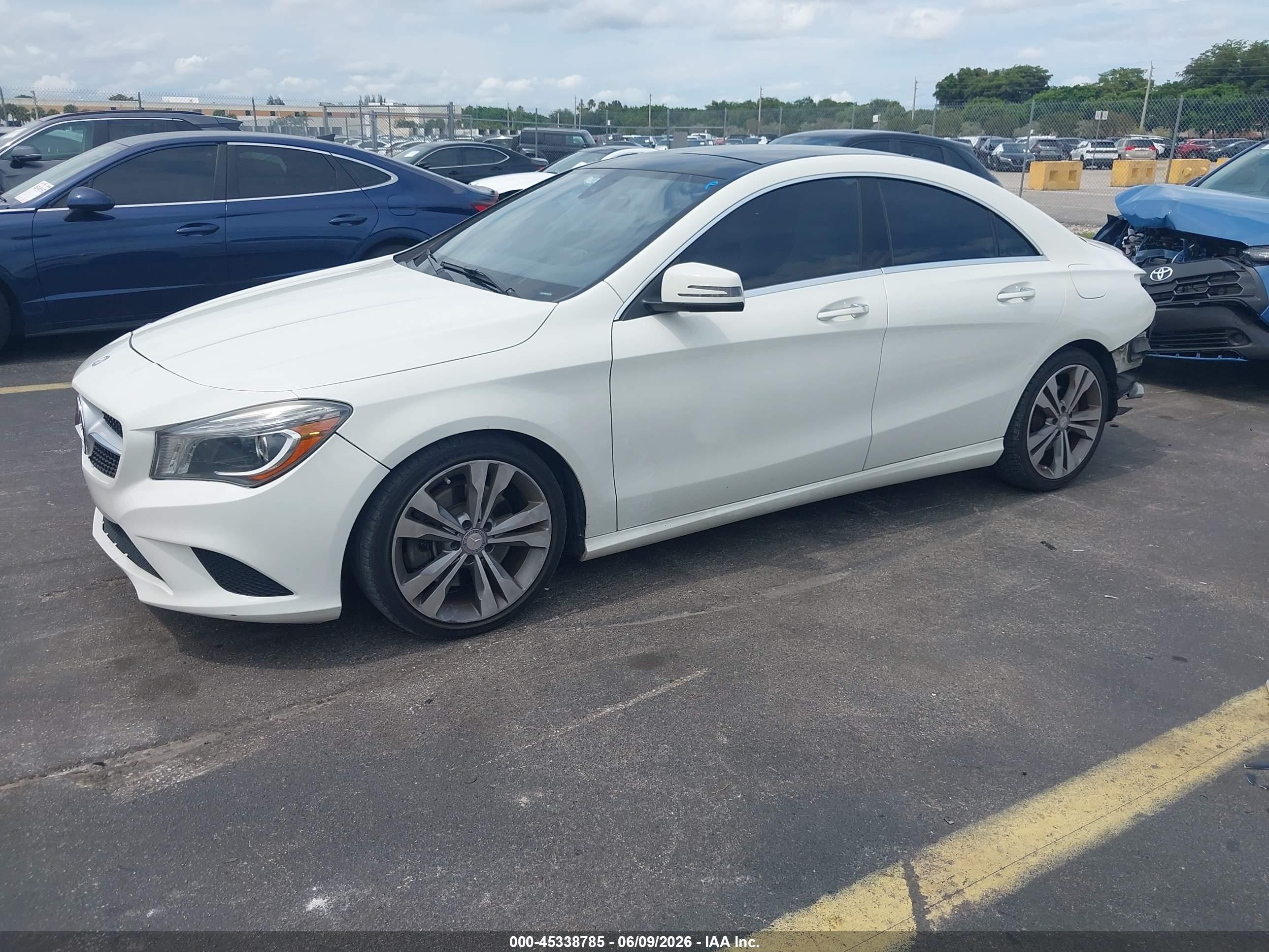 2015 Mercedes-benz Cla 250   White vin: WDDSJ4EBXFN165174