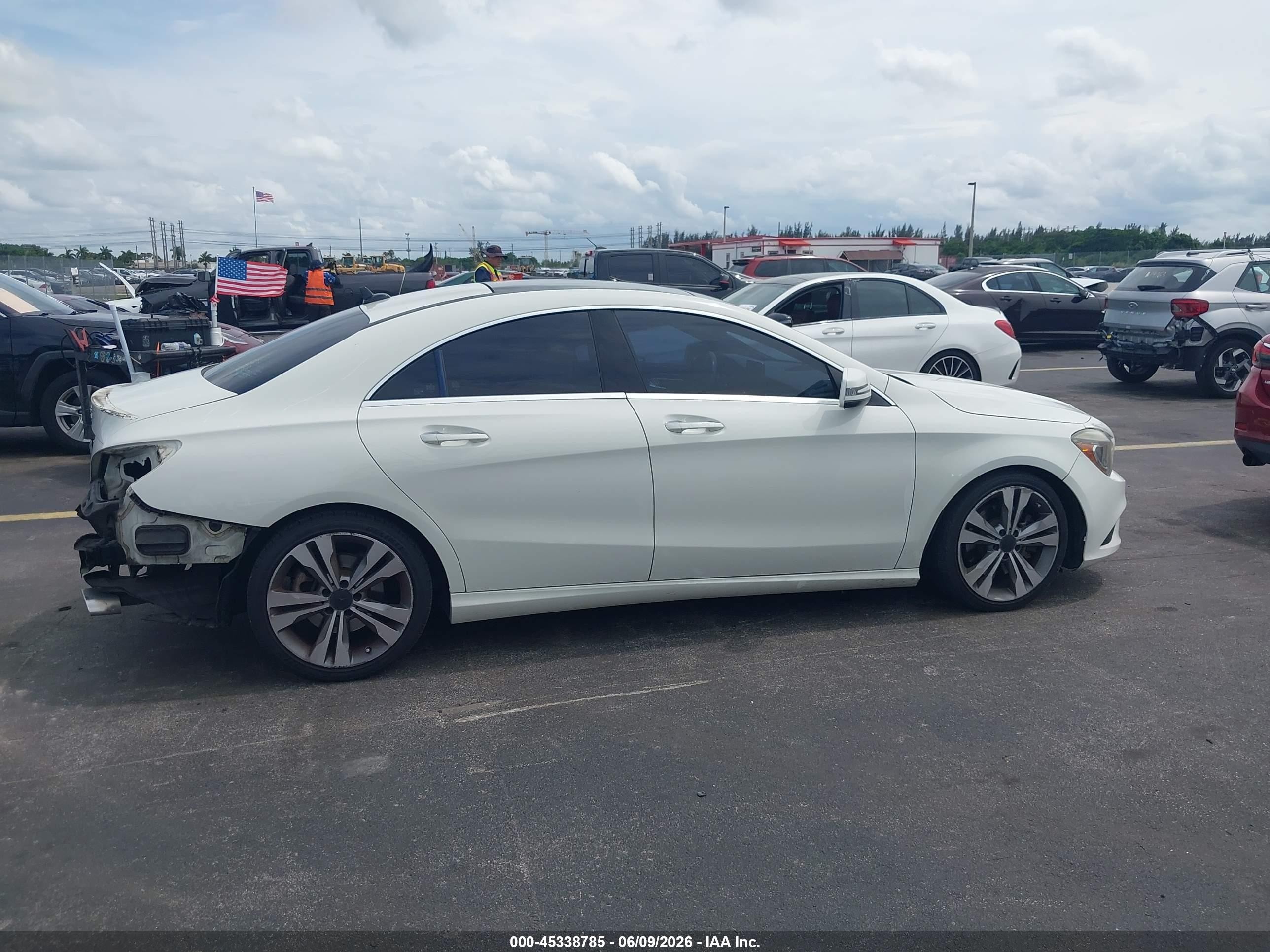 2015 Mercedes-benz Cla 250   White vin: WDDSJ4EBXFN165174
