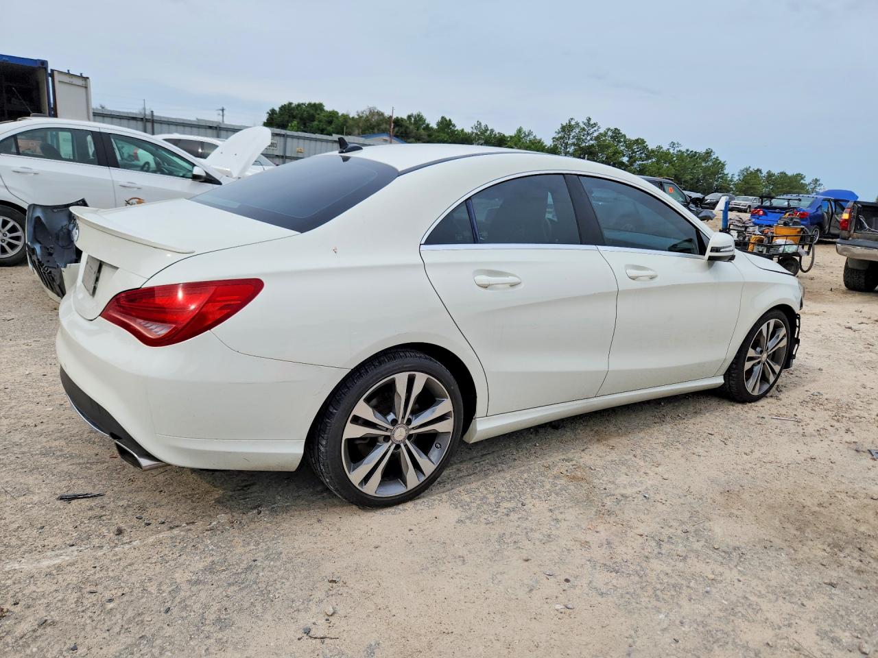 2015 Mercedes-benz Cla 250 White vin: WDDSJ4EBXFN186185