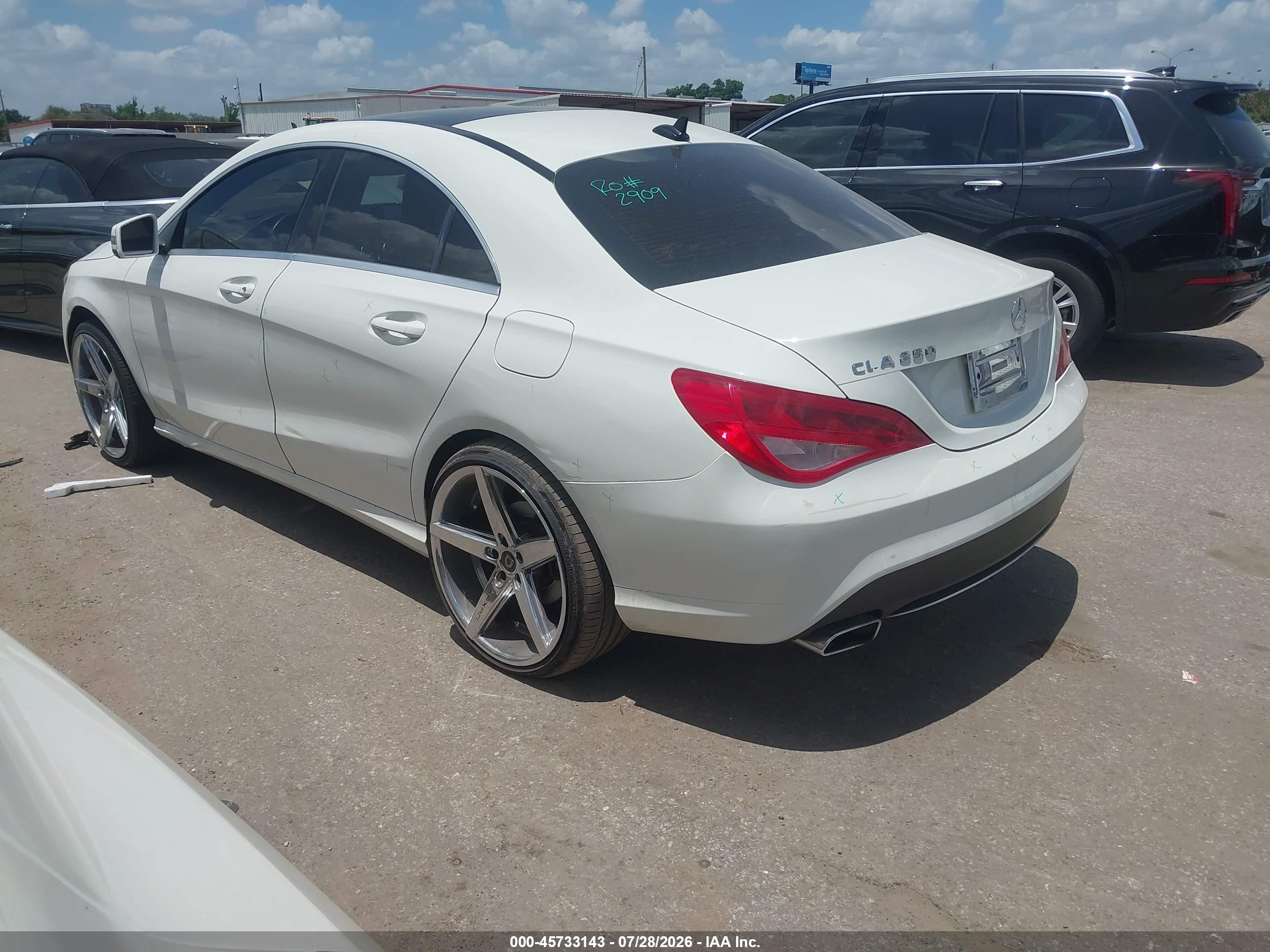 2015 Mercedes-benz Cla 250   White vin: WDDSJ4EBXFN206290
