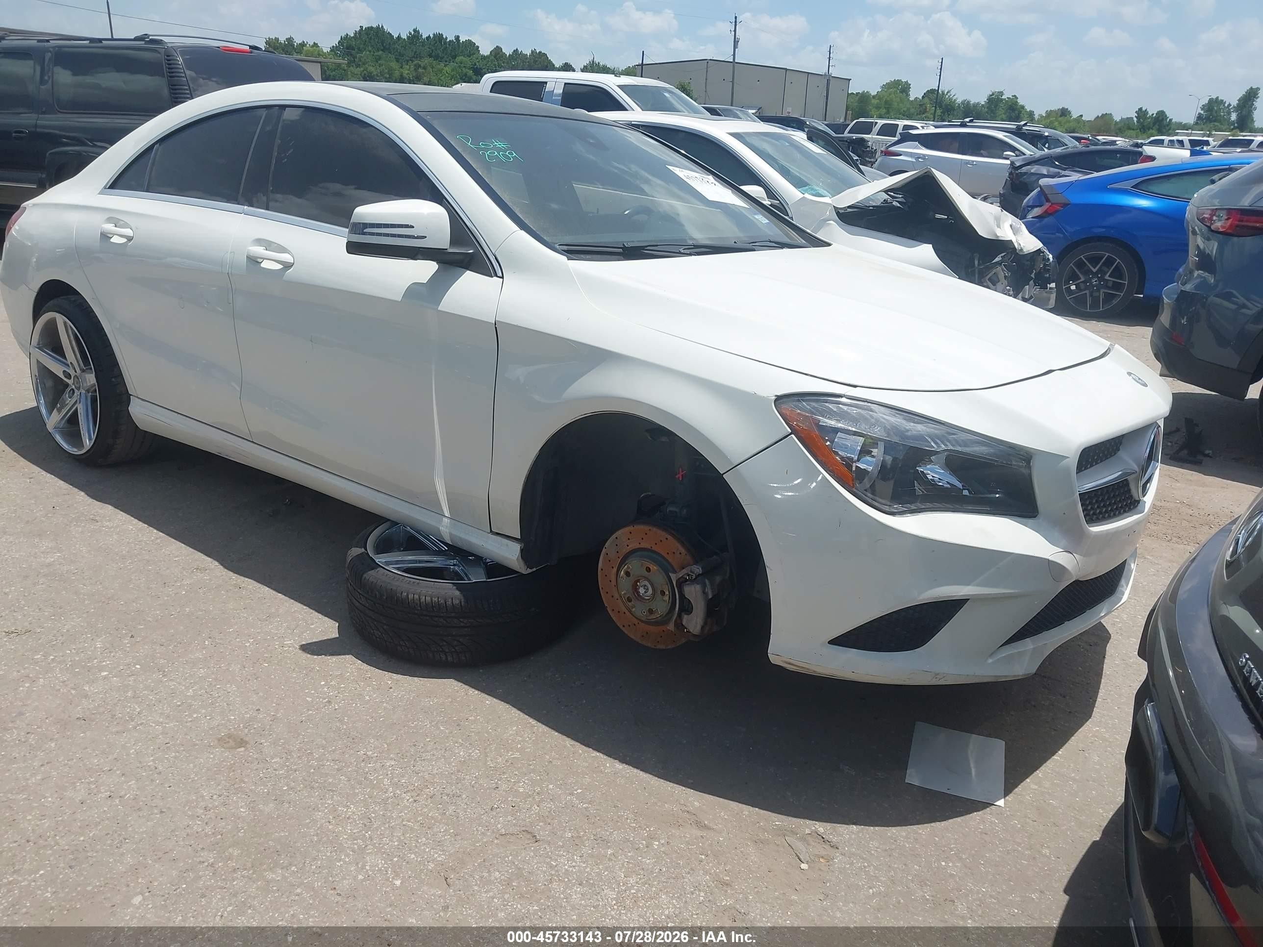 2015 Mercedes-benz Cla 250   White vin: WDDSJ4EBXFN206290