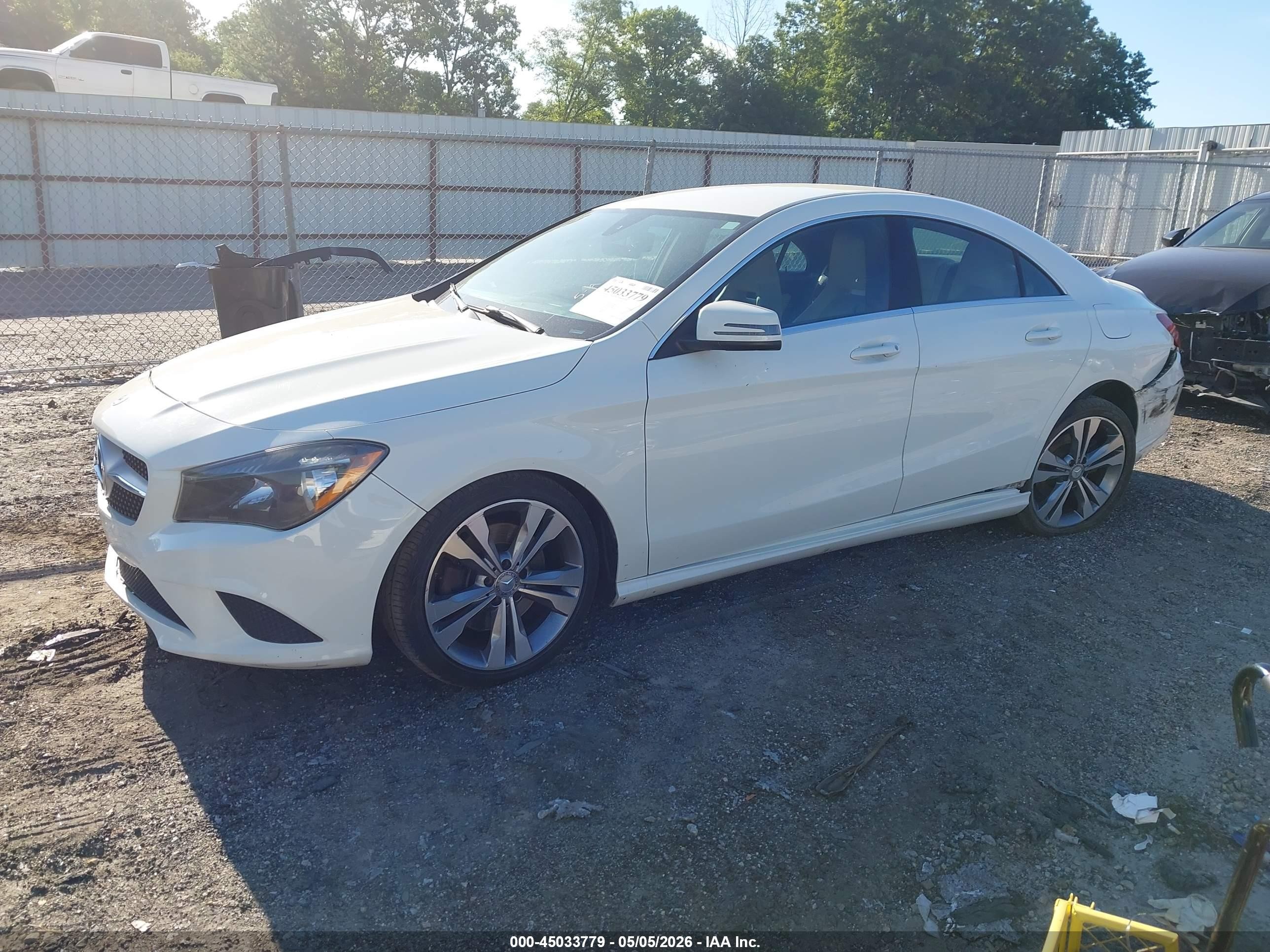 2015 Mercedes-benz Cla 250   Белый vin: WDDSJ4EBXFN222702