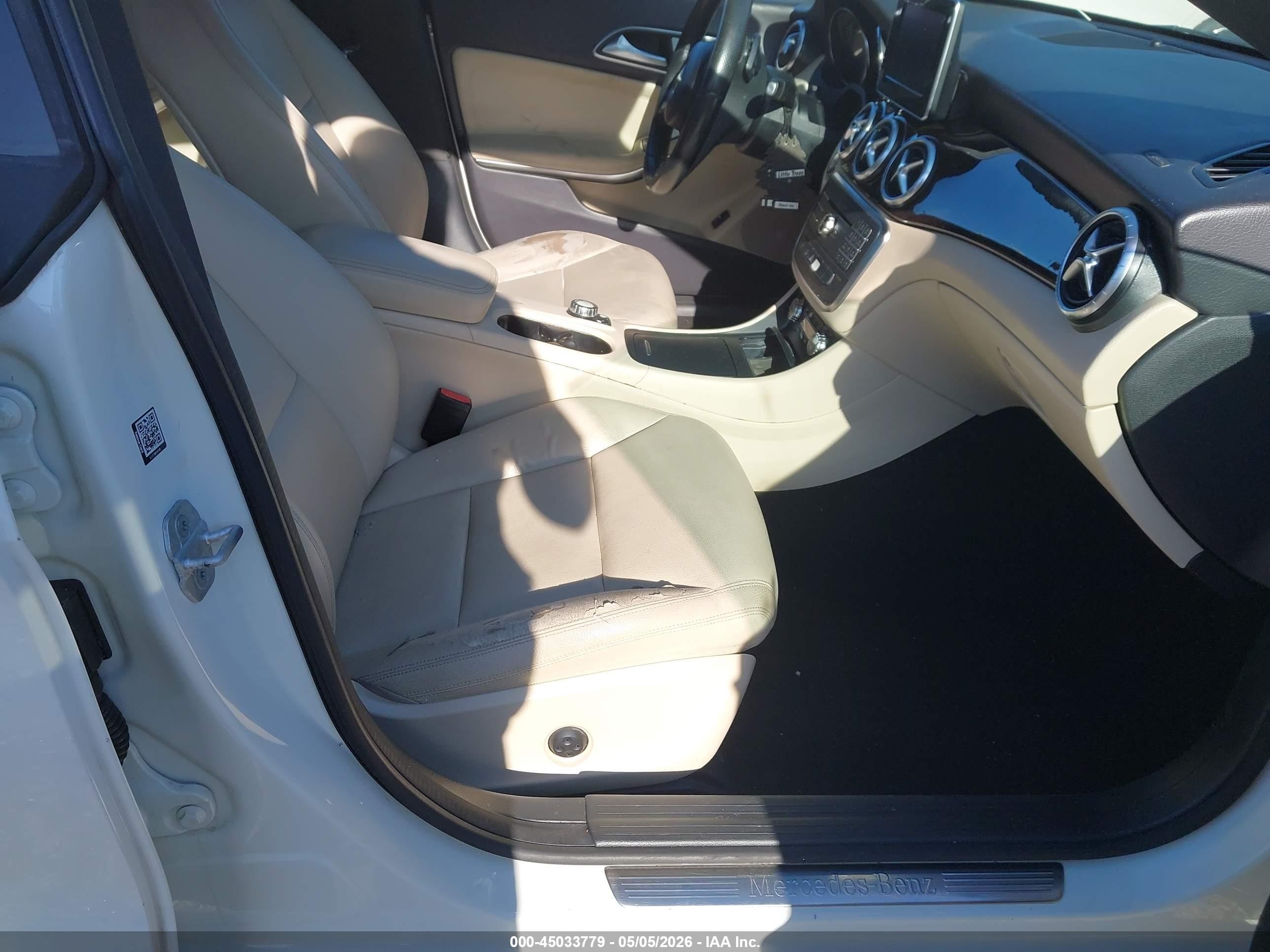 2015 Mercedes-benz Cla 250   Белый vin: WDDSJ4EBXFN222702