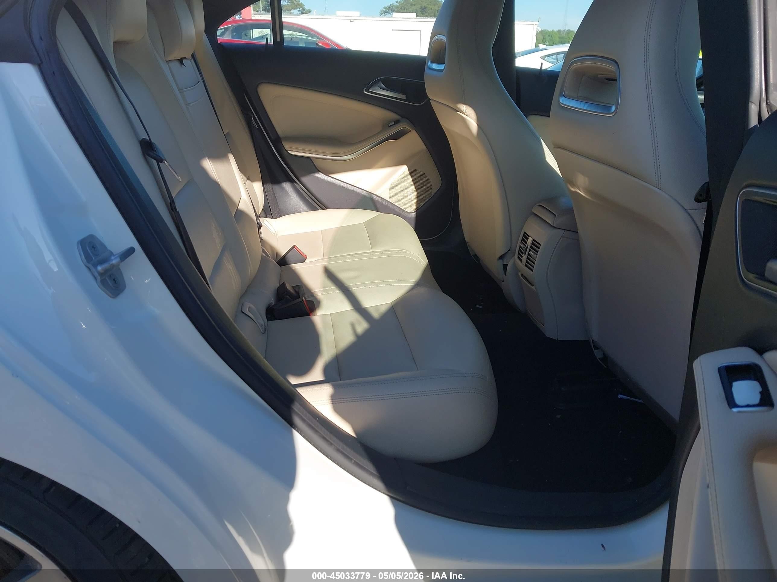 2015 Mercedes-benz Cla 250   Белый vin: WDDSJ4EBXFN222702