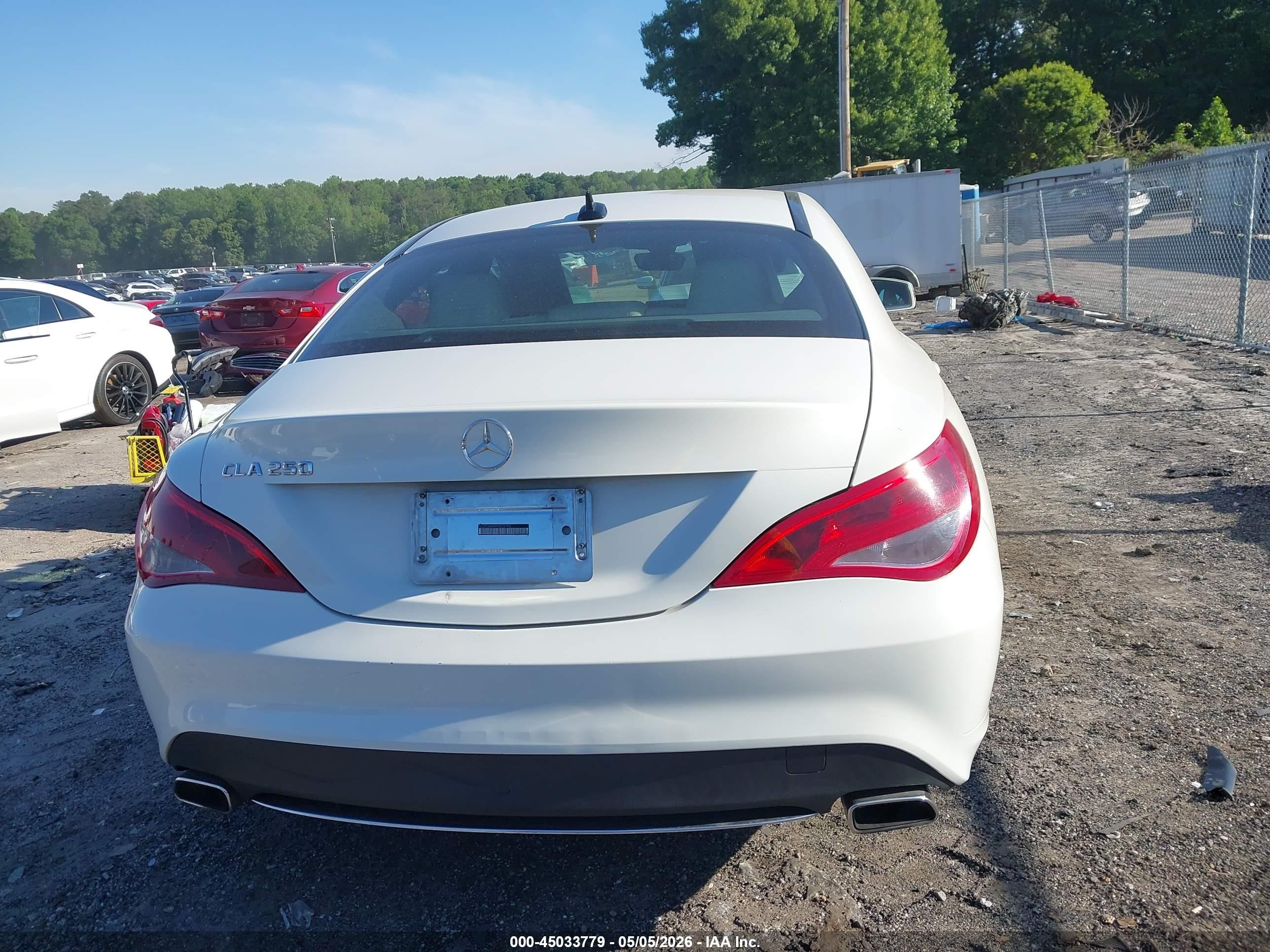 2015 Mercedes-benz Cla 250   Белый vin: WDDSJ4EBXFN222702