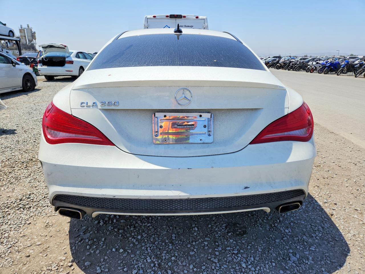 2015 Mercedes-benz Cla 250 White vin: WDDSJ4EBXFN279658