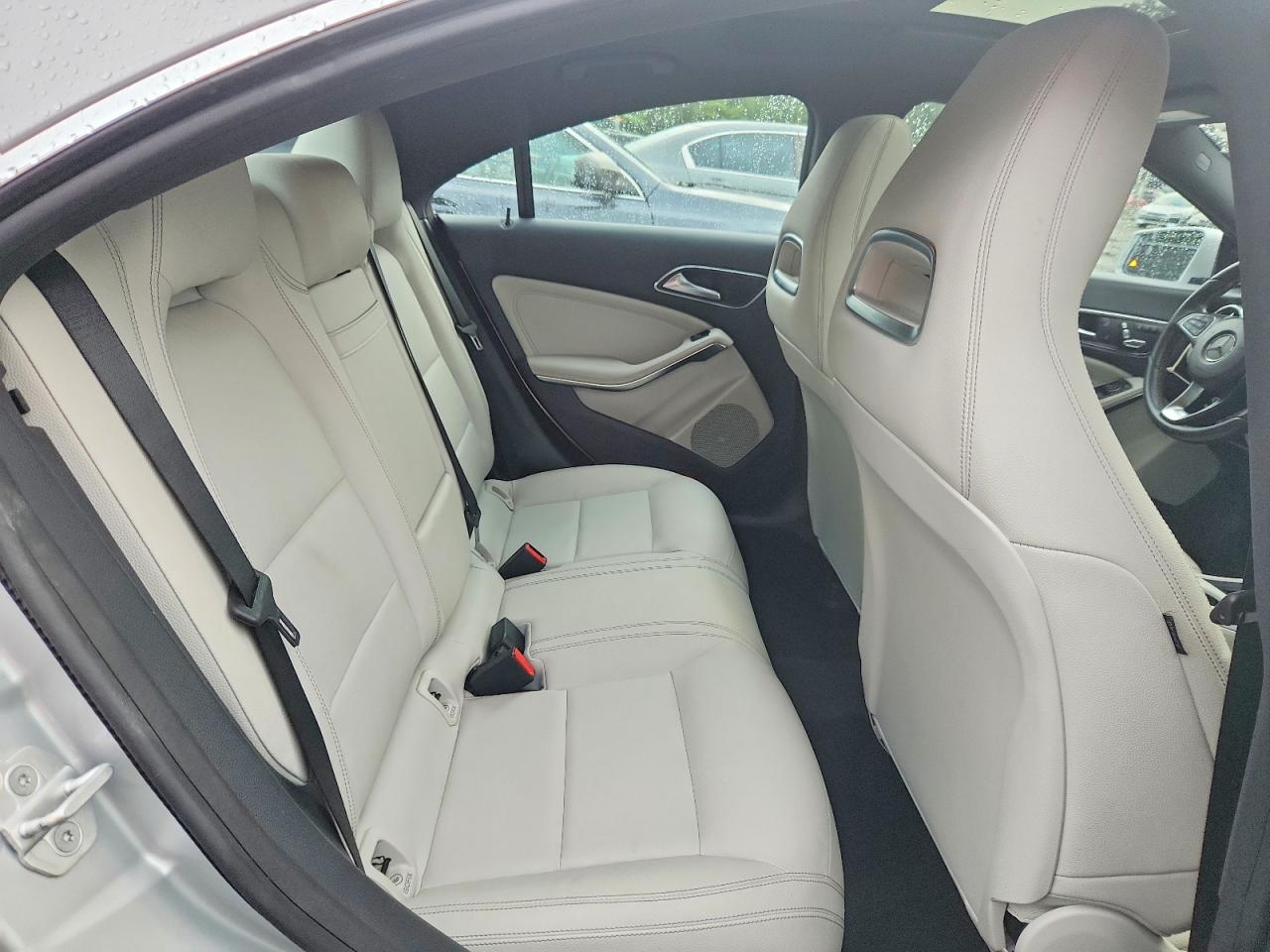 2017 Mercedes-benz Cla 250 Серебряный vin: WDDSJ4EBXHN419405