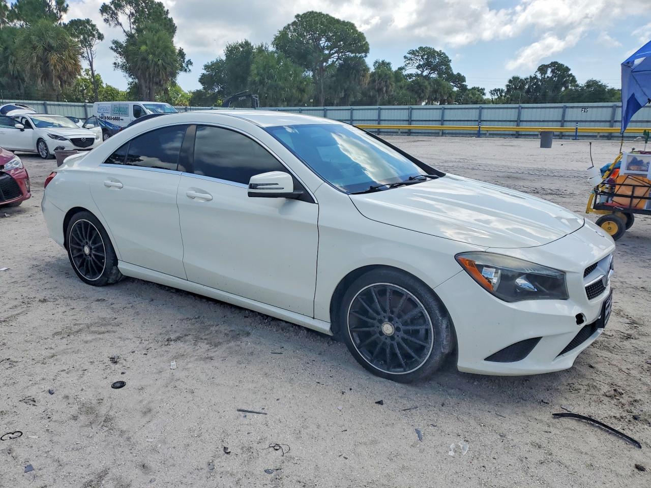2014 Mercedes-benz Cla 250 4matic Белый vin: WDDSJ4GB0EN125648