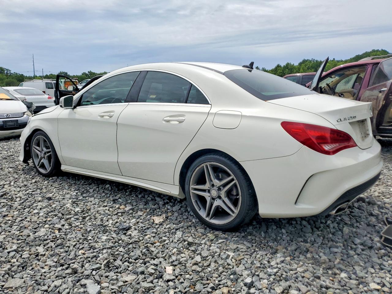 2014 Mercedes-benz Cla 250 4matic White vin: WDDSJ4GB2EN110570