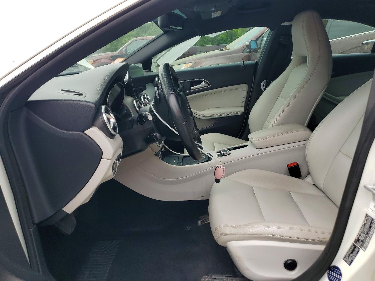 2014 Mercedes-benz Cla 250 4matic White vin: WDDSJ4GB2EN110570