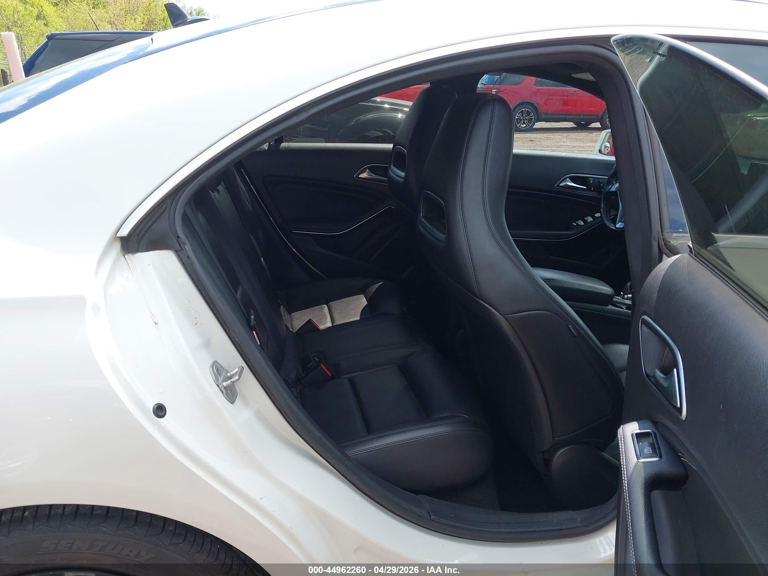 2014 Mercedes-benz Cla 250 4matic White vin: WDDSJ4GB2EN150972