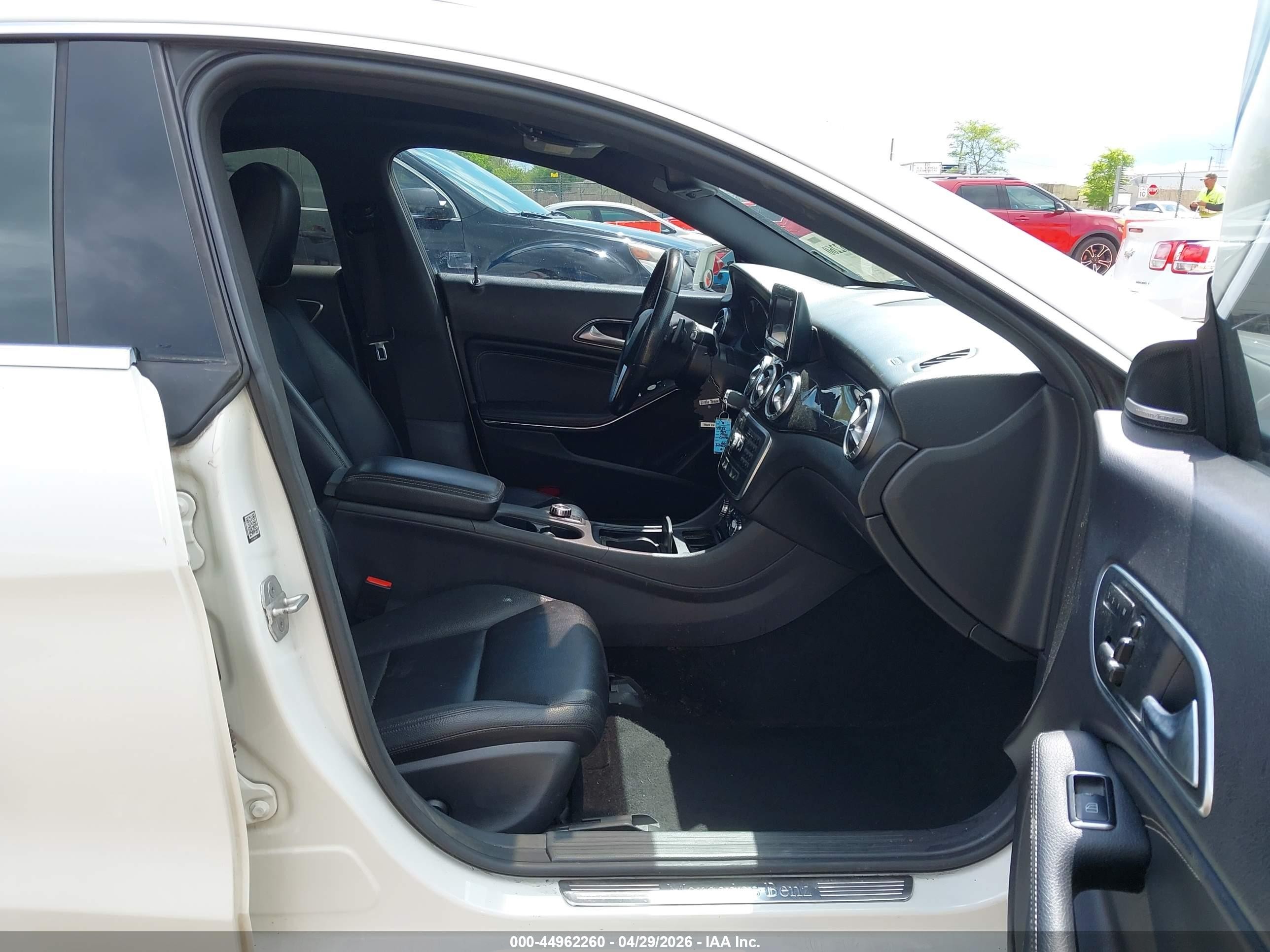 2014 Mercedes-benz Cla 250 4matic White vin: WDDSJ4GB2EN150972