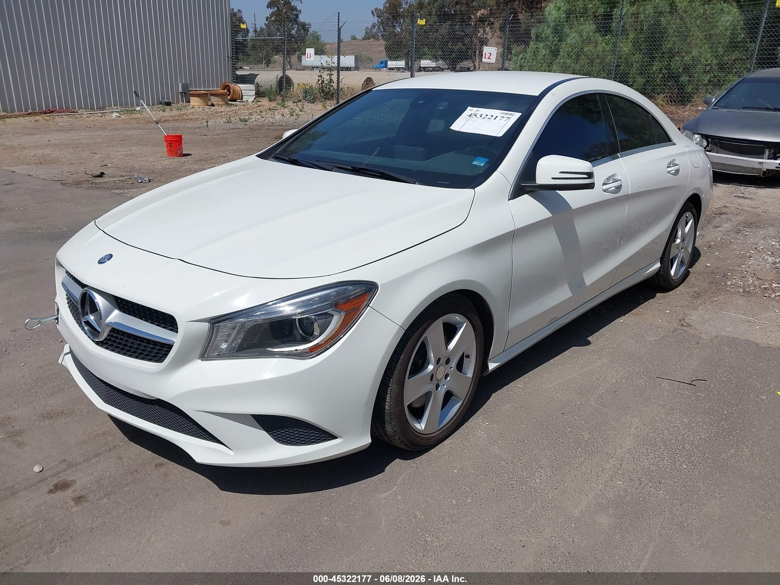 2016 Mercedes-benz Cla 250 4matic Белый vin: WDDSJ4GB2GN290068