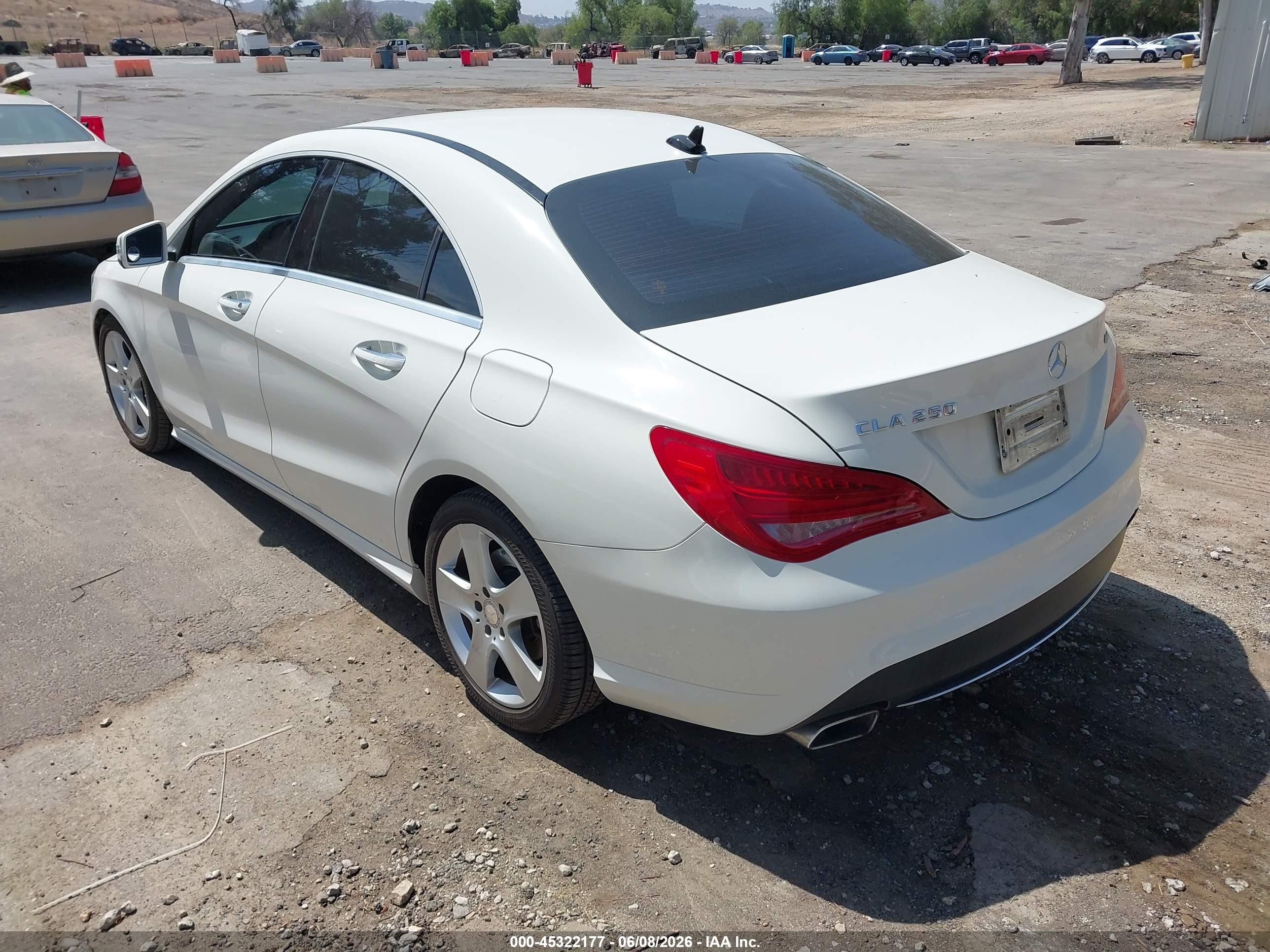 2016 Mercedes-benz Cla 250 4matic Белый vin: WDDSJ4GB2GN290068