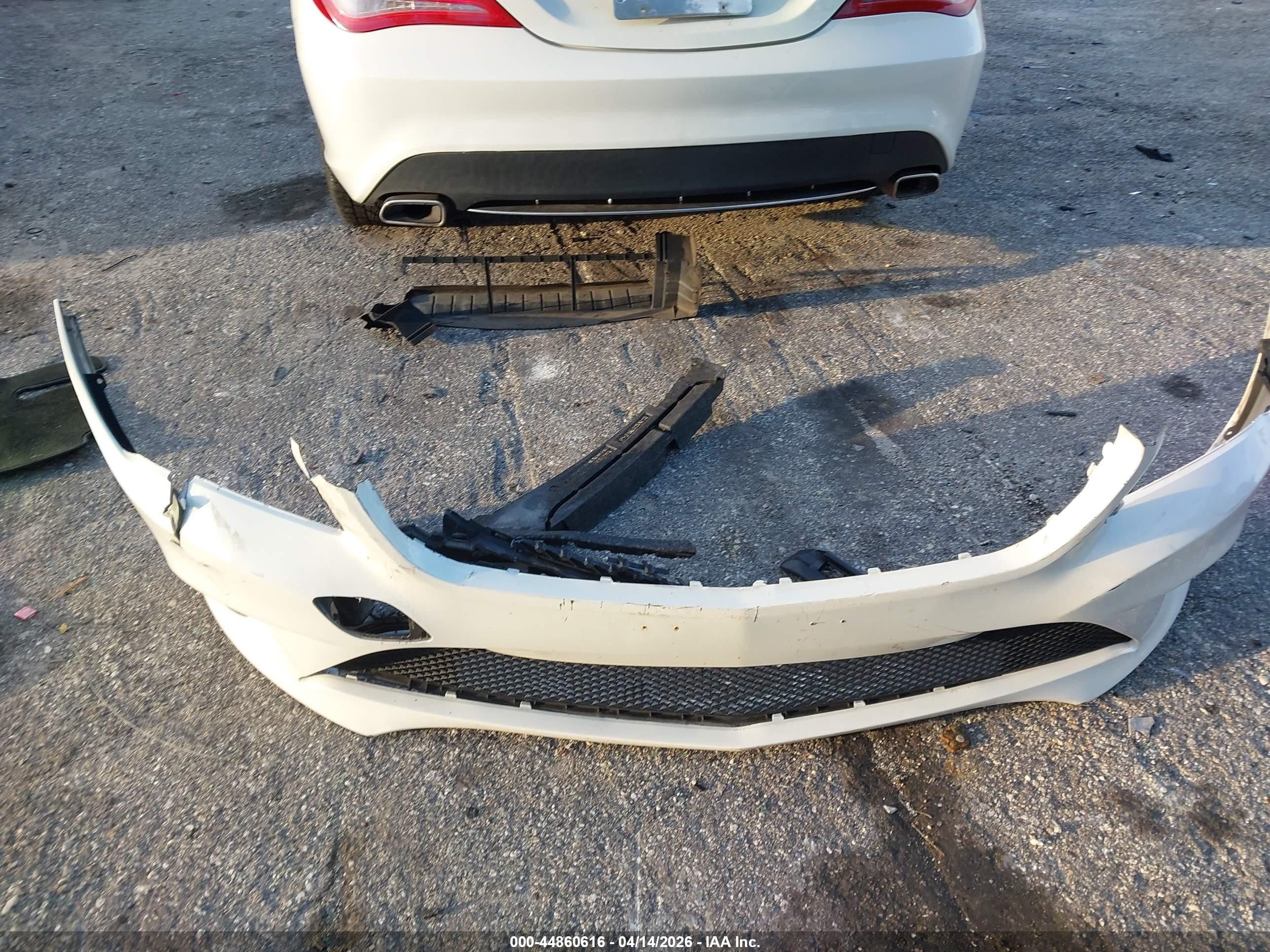 2014 Mercedes-benz Cla 250 4matic White vin: WDDSJ4GB4EN147278