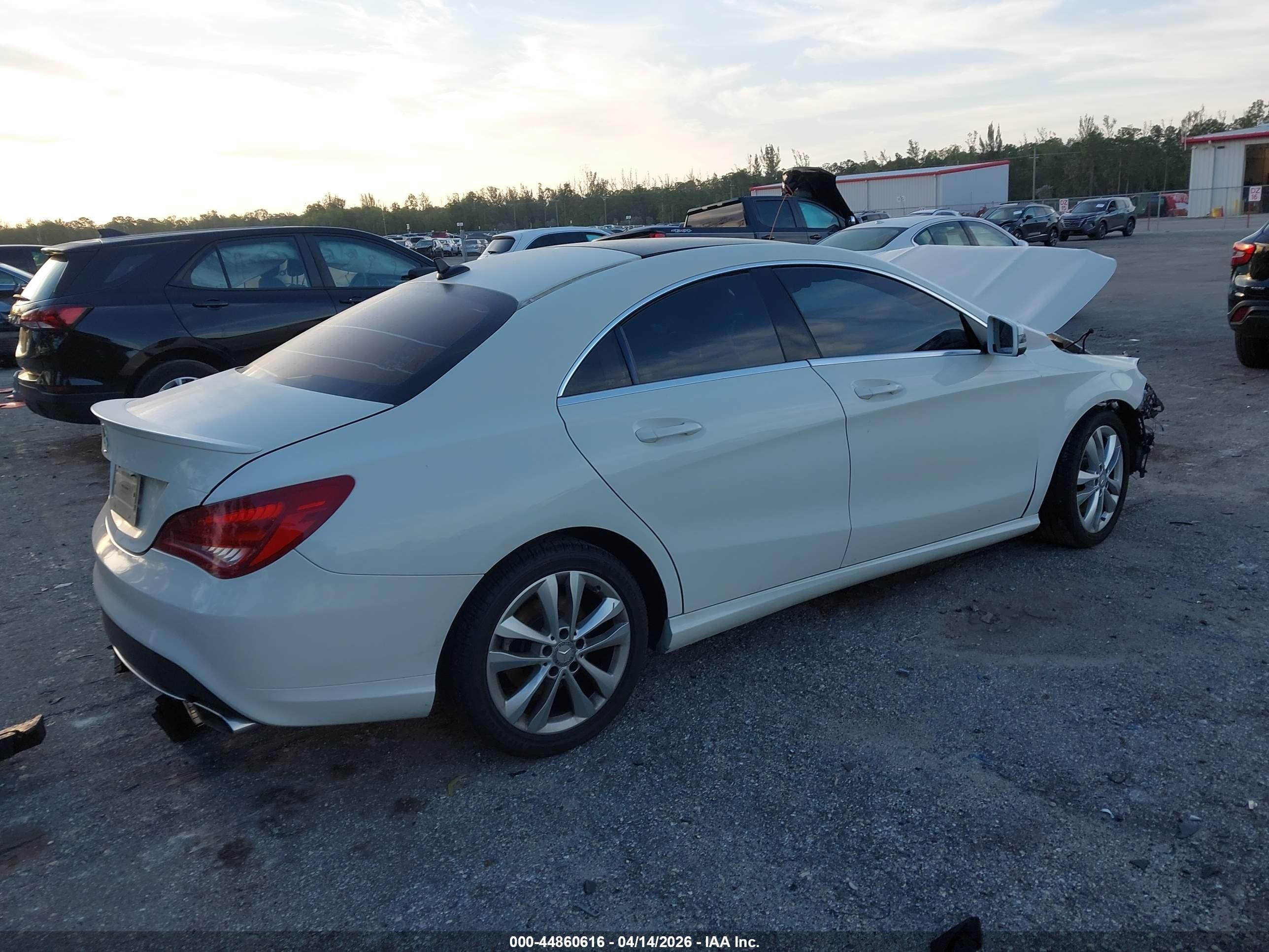2014 Mercedes-benz Cla 250 4matic White vin: WDDSJ4GB4EN147278