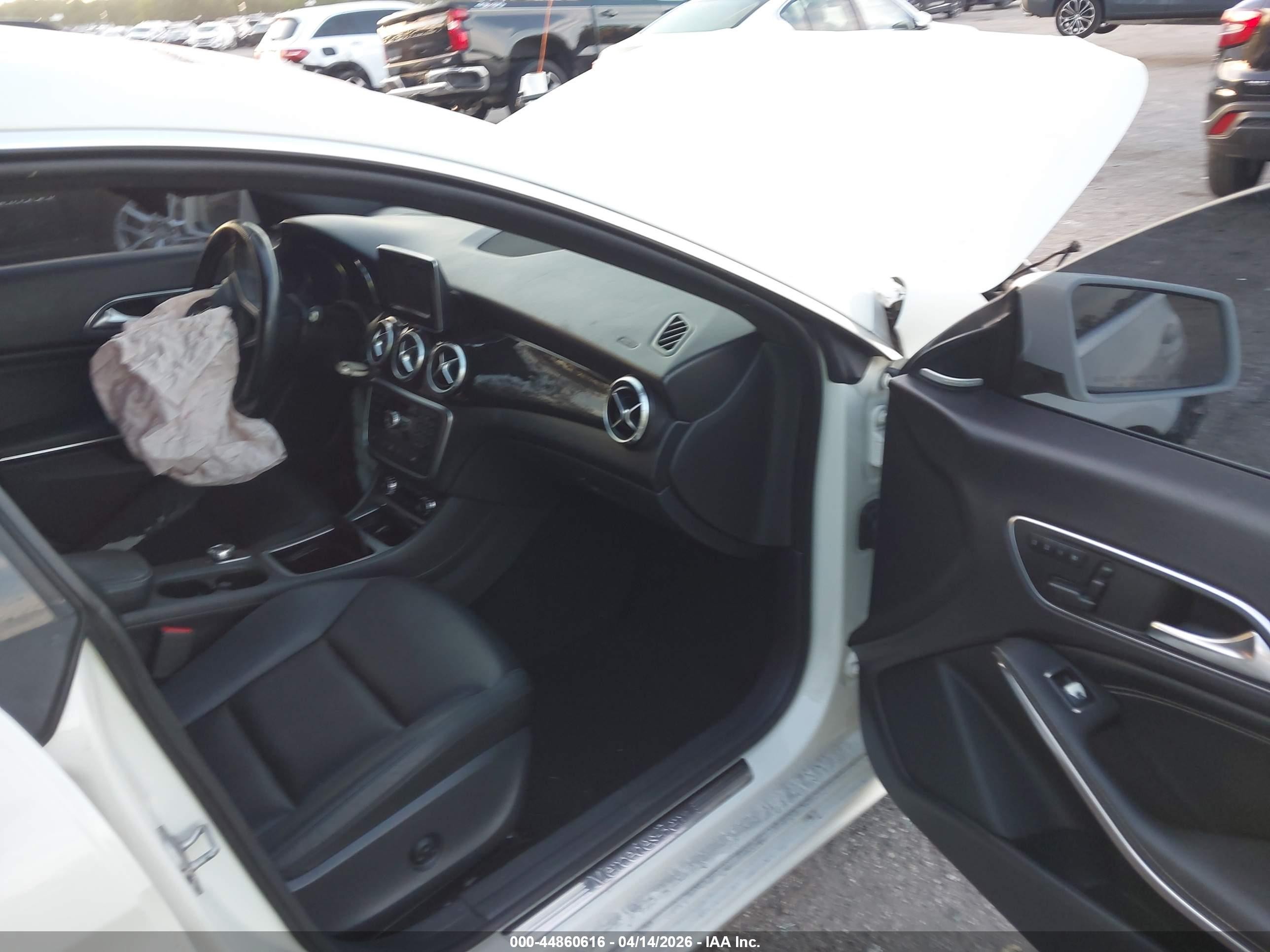 2014 Mercedes-benz Cla 250 4matic White vin: WDDSJ4GB4EN147278