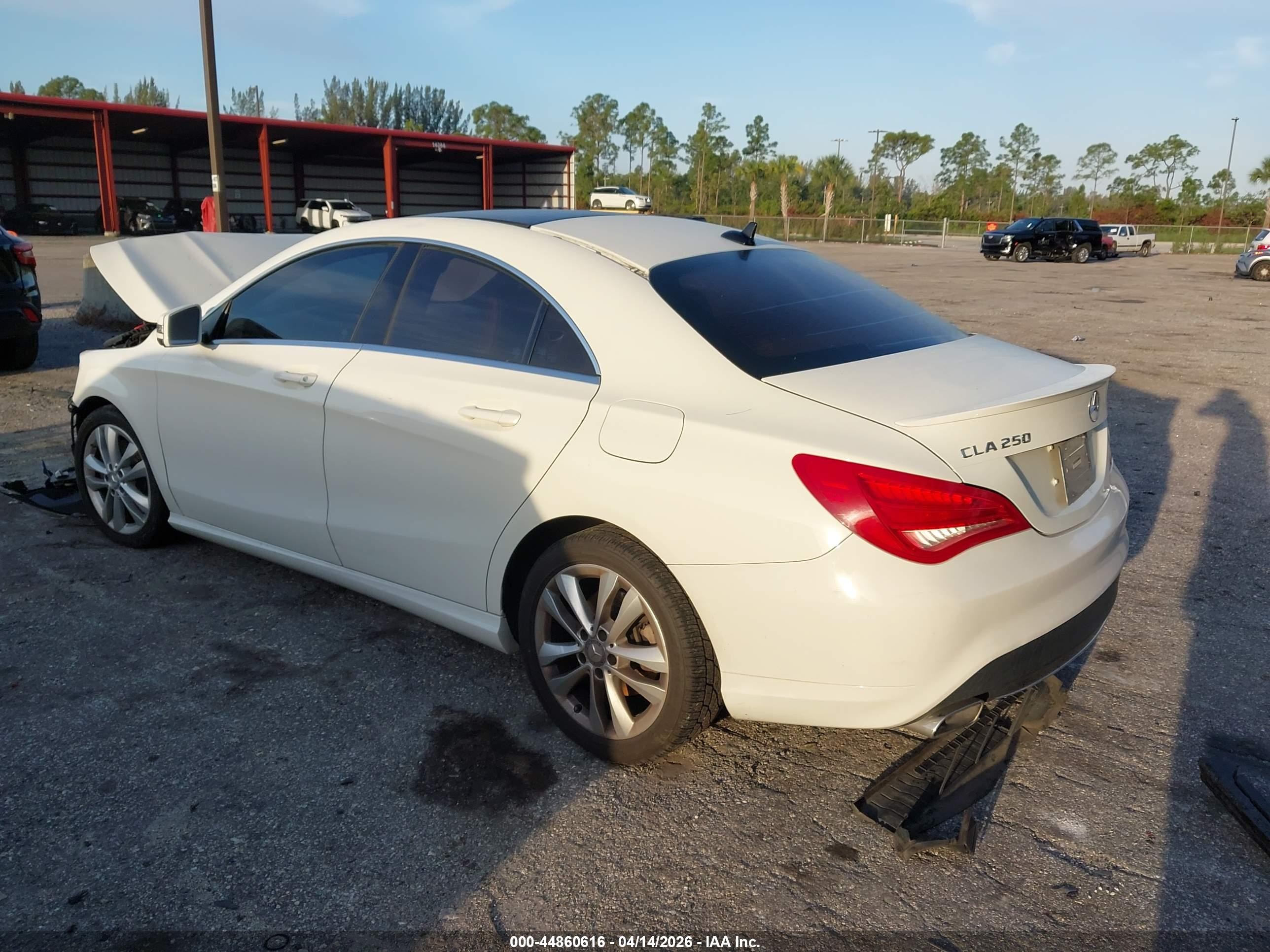 2014 Mercedes-benz Cla 250 4matic White vin: WDDSJ4GB4EN147278