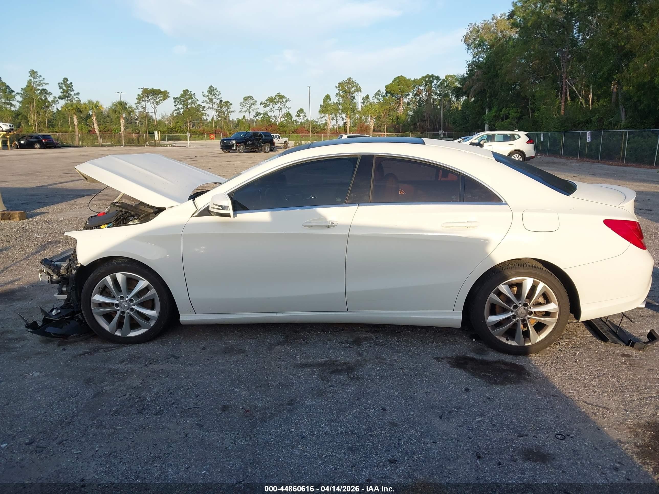 2014 Mercedes-benz Cla 250 4matic White vin: WDDSJ4GB4EN147278