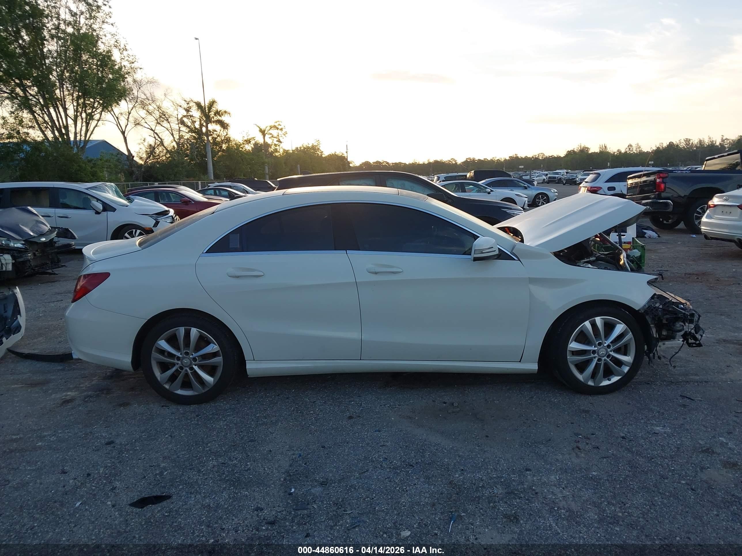 2014 Mercedes-benz Cla 250 4matic White vin: WDDSJ4GB4EN147278