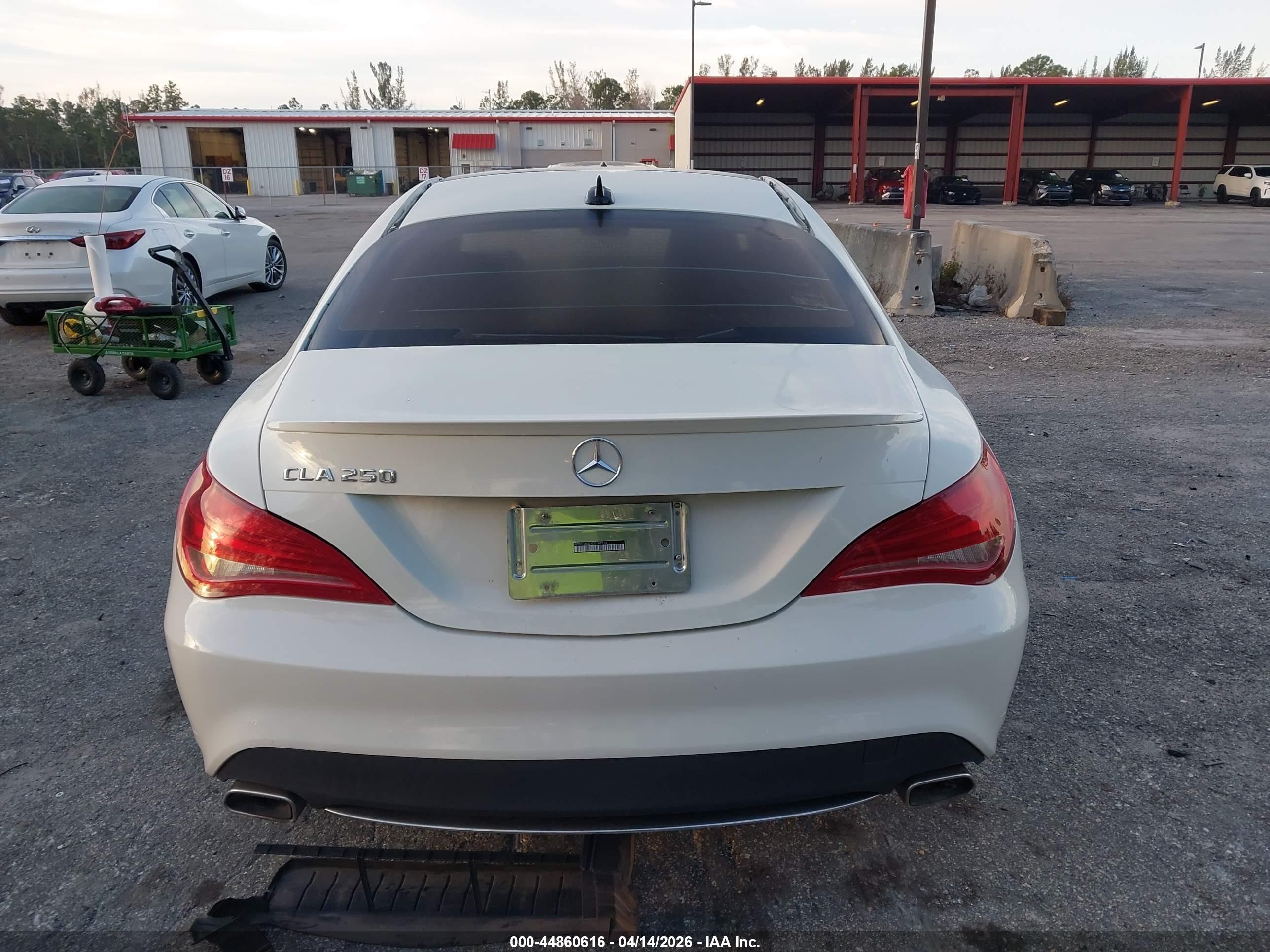 2014 Mercedes-benz Cla 250 4matic White vin: WDDSJ4GB4EN147278