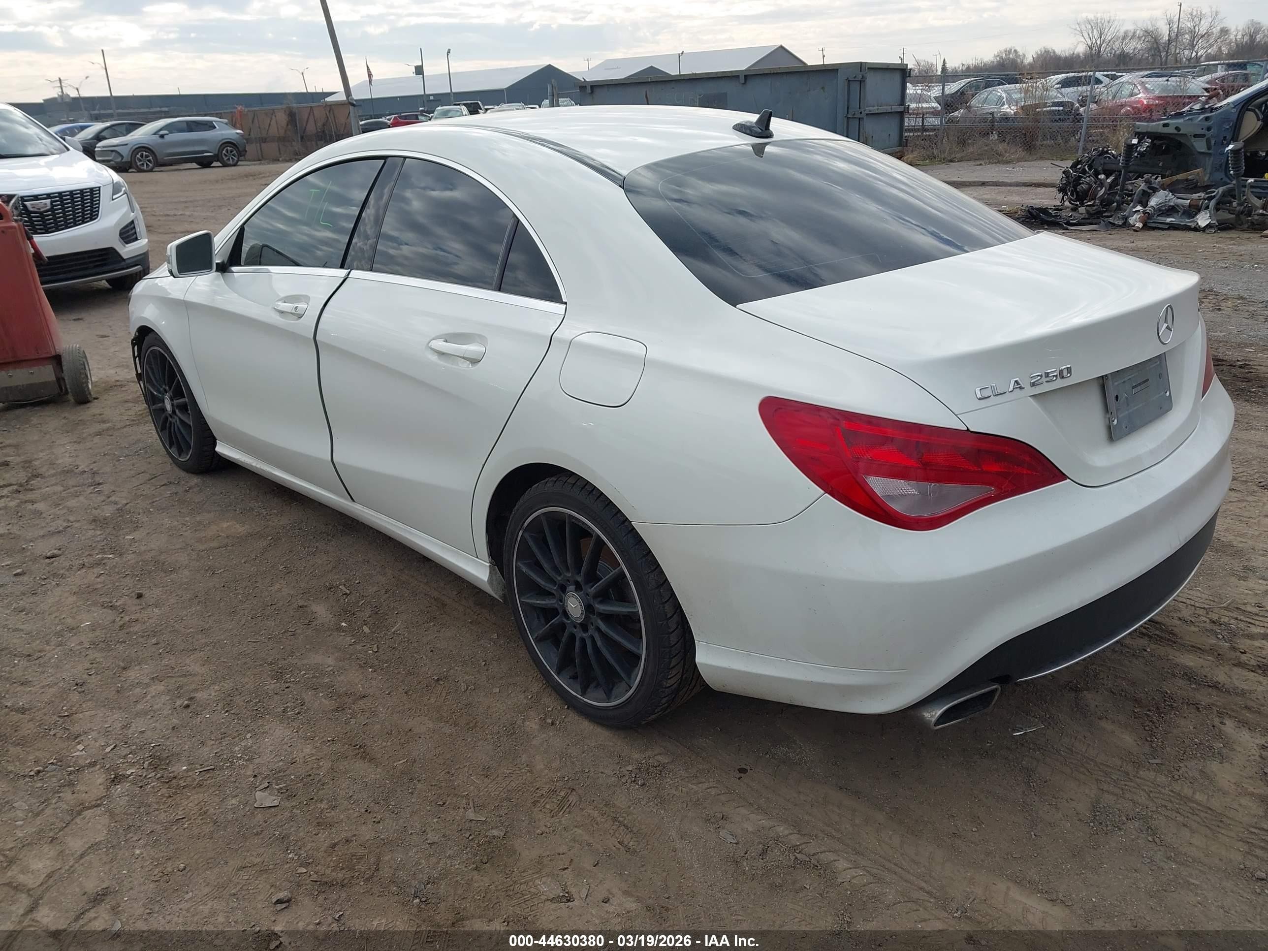 2014 Mercedes-benz Cla 250 4matic White vin: WDDSJ4GB5EN129405