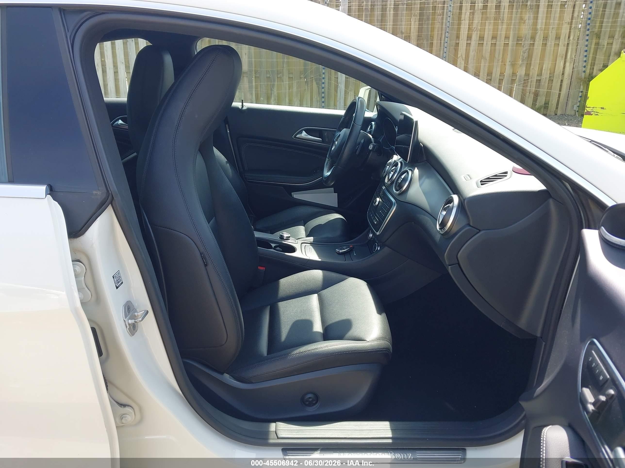 2015 Mercedes-benz Cla 250 4matic Белый vin: WDDSJ4GB6FN172023