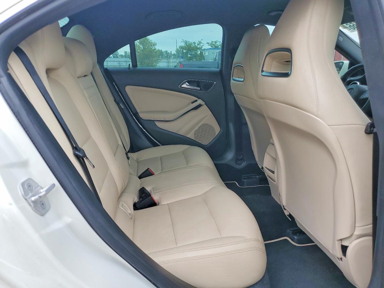 2015 Mercedes-benz Cla 250 4matic White vin: WDDSJ4GB6FN271182