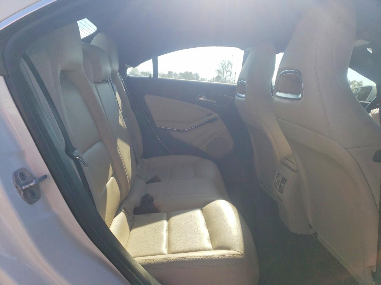 2014 Mercedes-benz Cla 250 4matic White vin: WDDSJ4GB7EN126506
