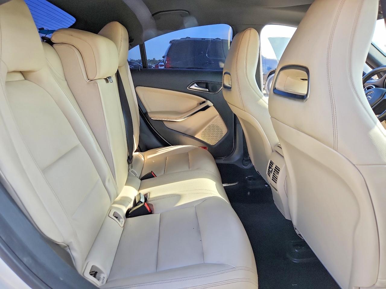 2014 Mercedes-benz Cla 250 4matic White vin: WDDSJ4GB7EN155486