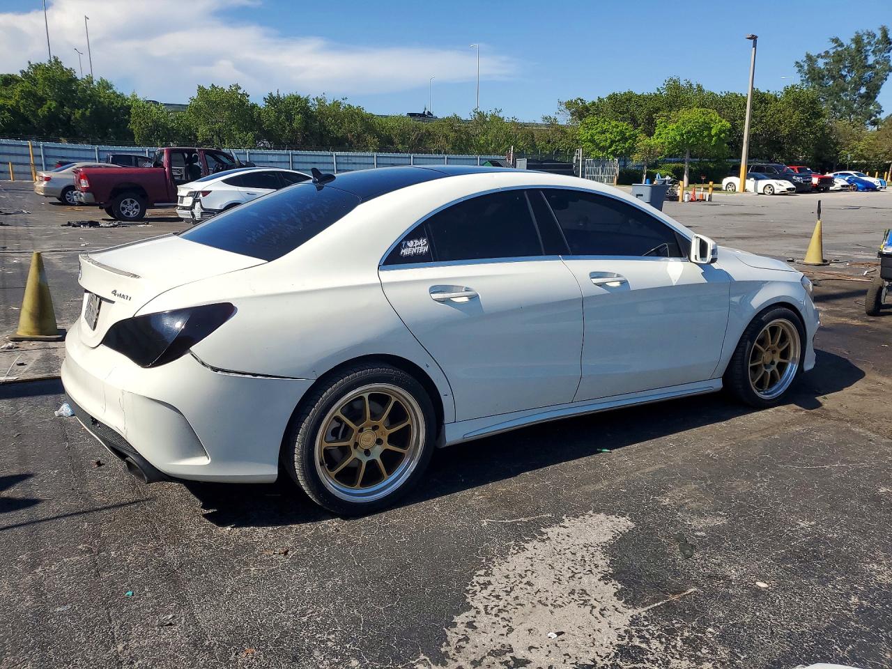 2015 Mercedes-benz Cla250 White vin: WDDSJ4GB7FN183208