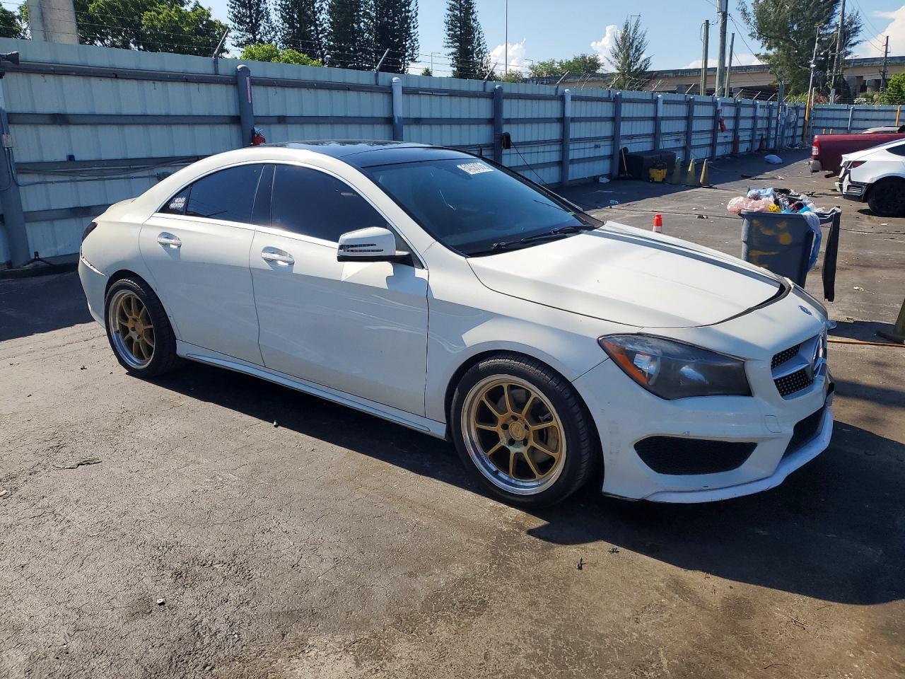 2015 Mercedes-benz Cla250 White vin: WDDSJ4GB7FN183208