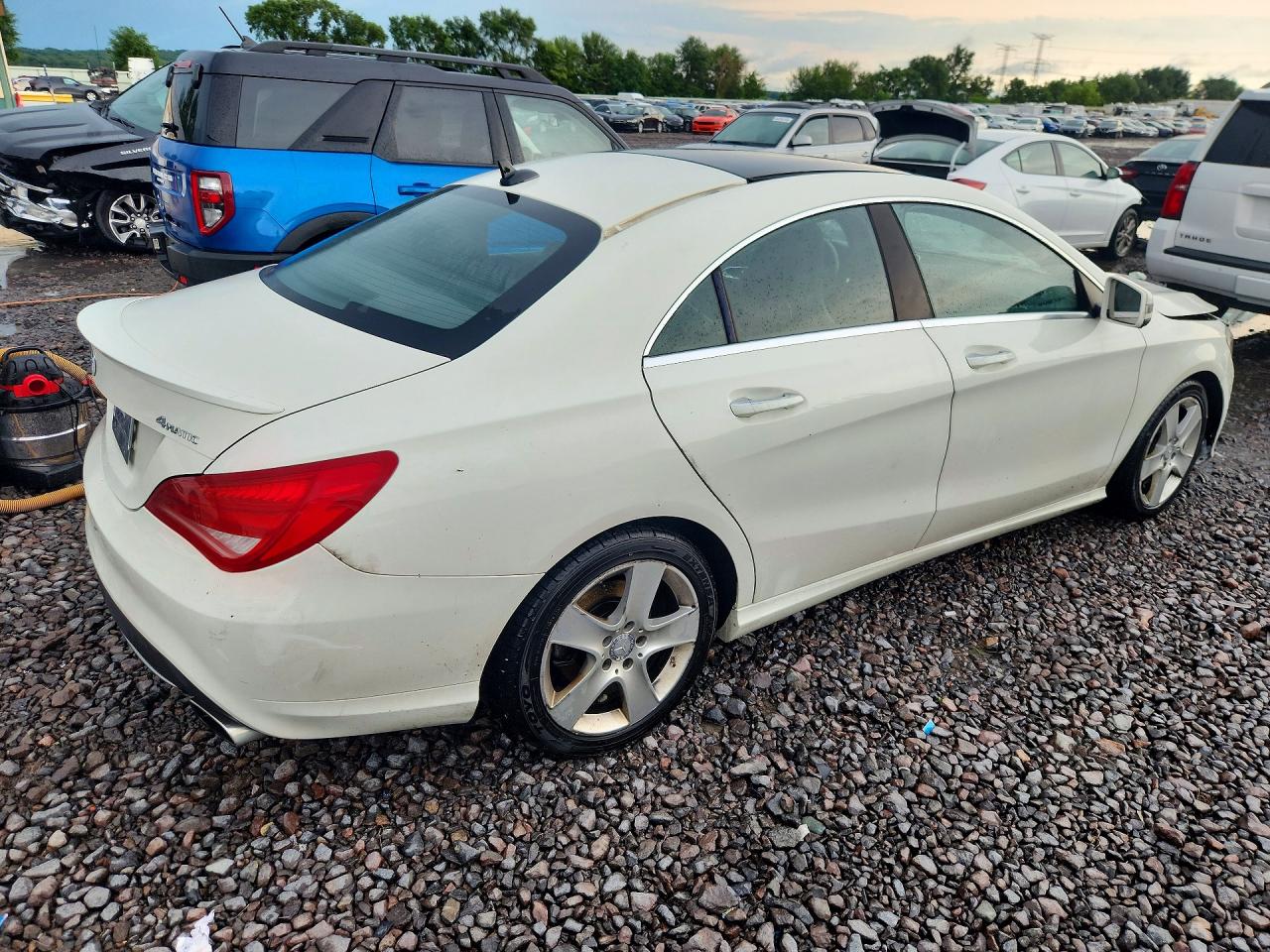 2015 Mercedes-benz Cla 250 4matic Белый vin: WDDSJ4GB8FN185484