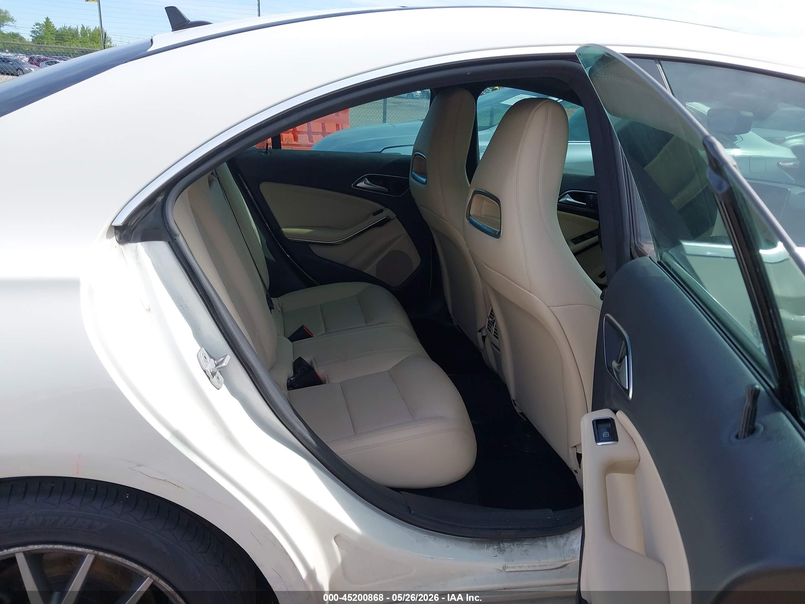 2014 Mercedes-benz Cla 250 4matic White vin: WDDSJ4GB9EN072562