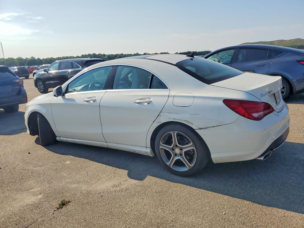 2014 Mercedes-benz Cla 250 4matic White vin: WDDSJ4GB9EN080192