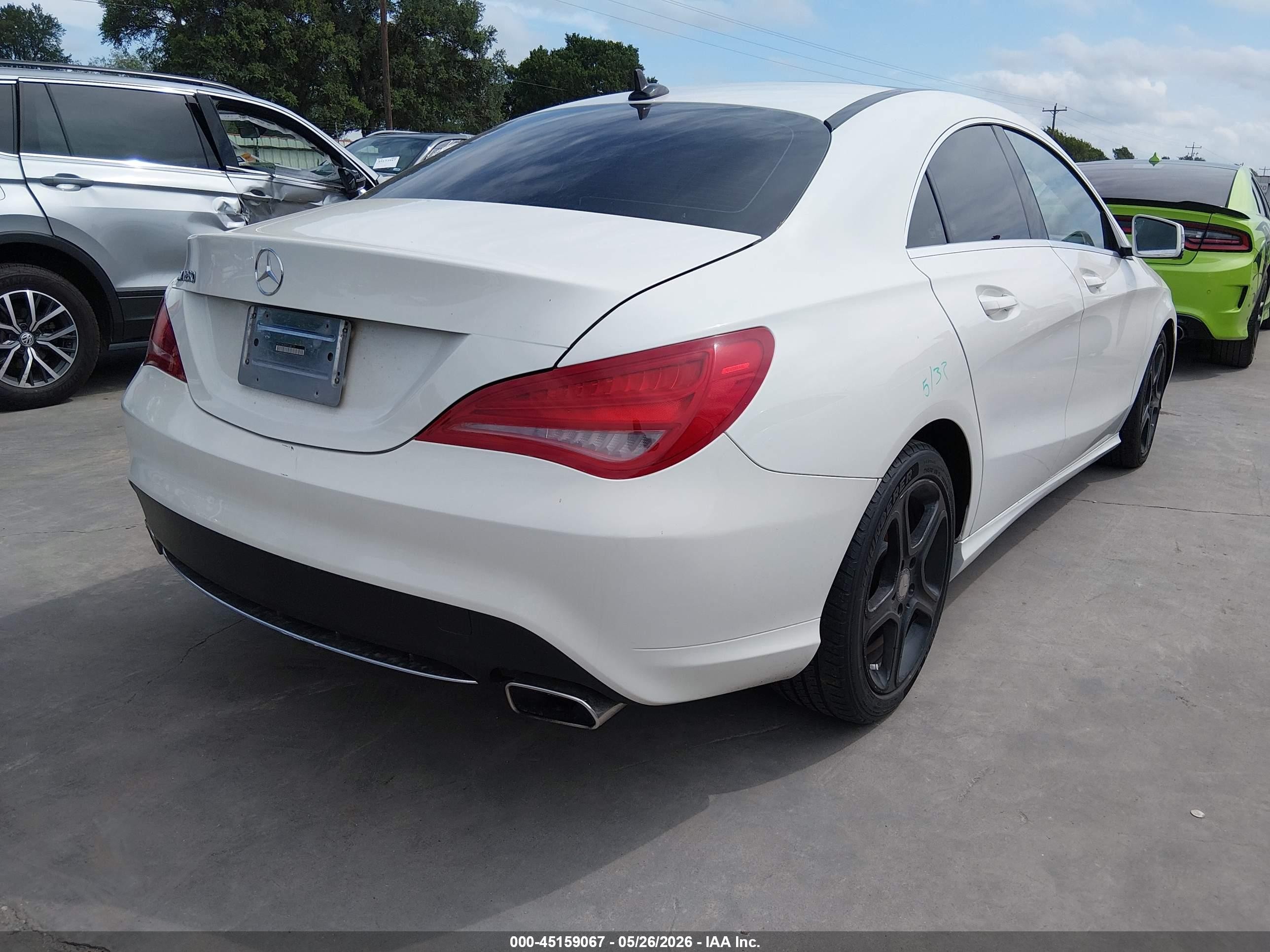 2014 Mercedes-benz Cla 250 4matic White vin: WDDSJ4GB9EN148720