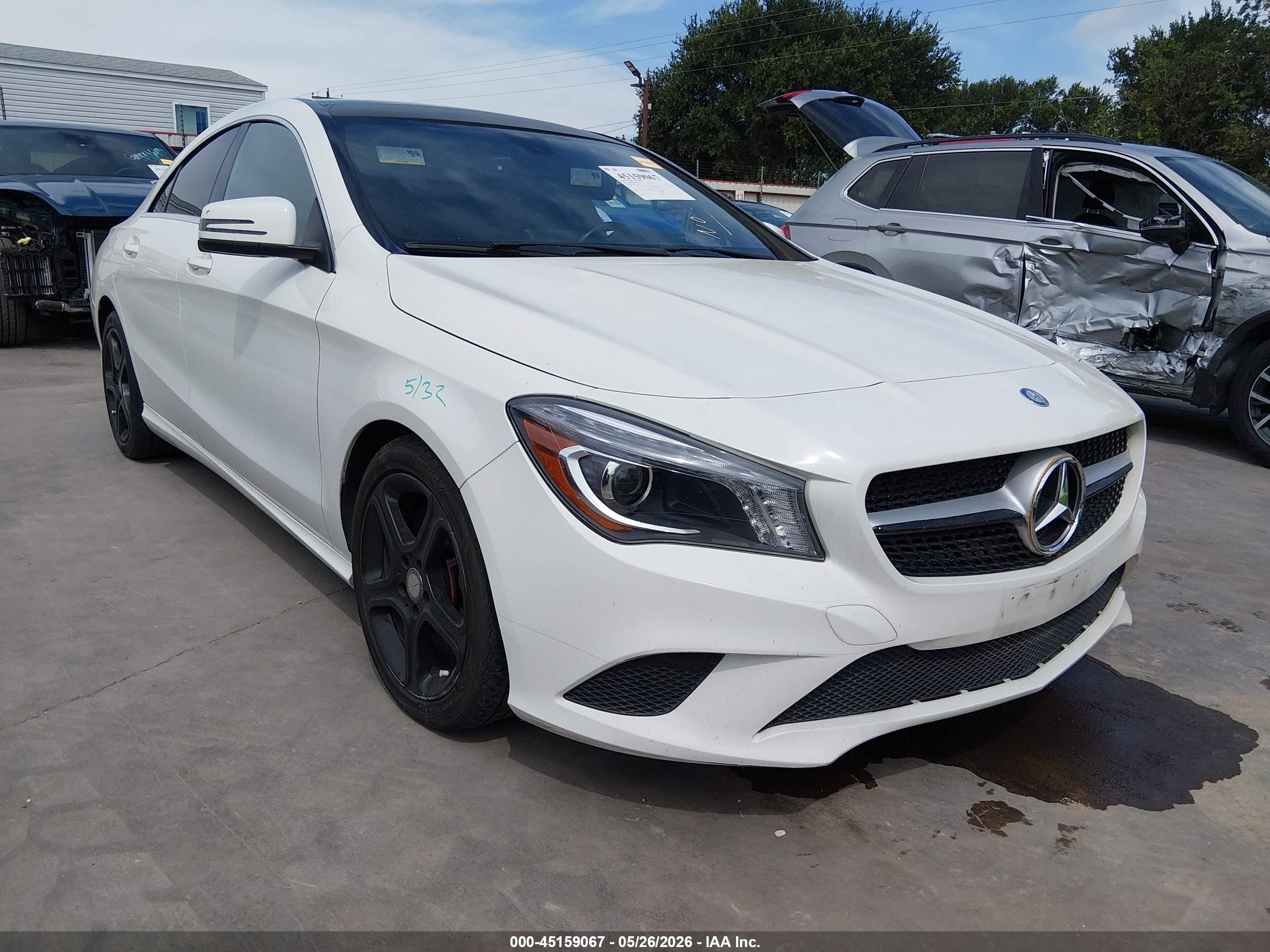2014 Mercedes-benz Cla 250 4matic White vin: WDDSJ4GB9EN148720