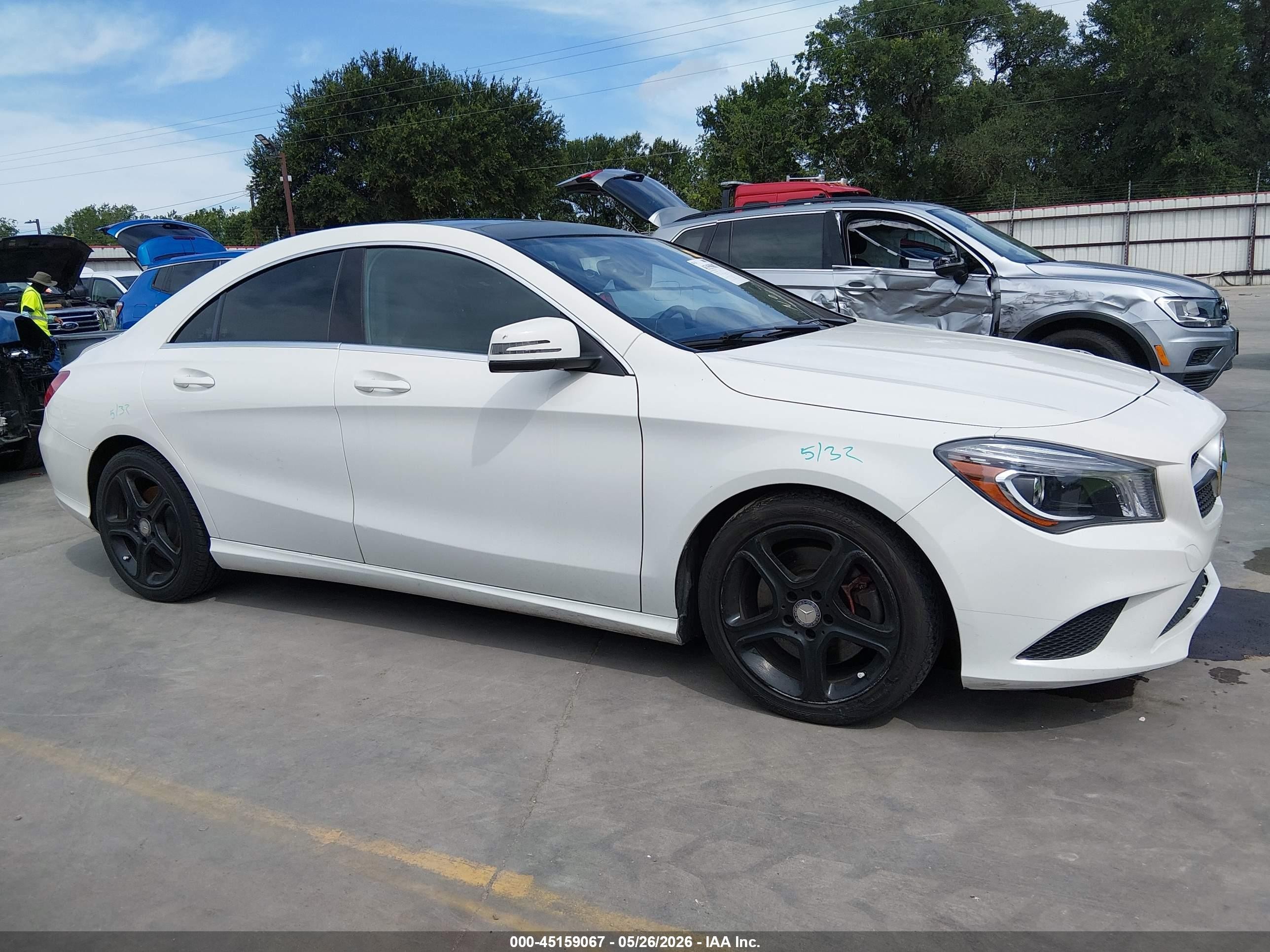 2014 Mercedes-benz Cla 250 4matic White vin: WDDSJ4GB9EN148720