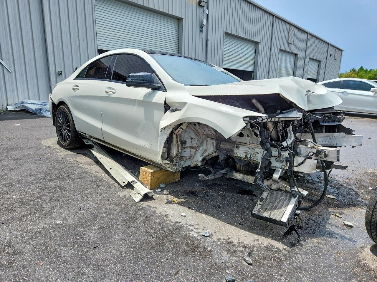 2015 Mercedes-benz Cla 45 Amg White vin: WDDSJ5CB5FN215438